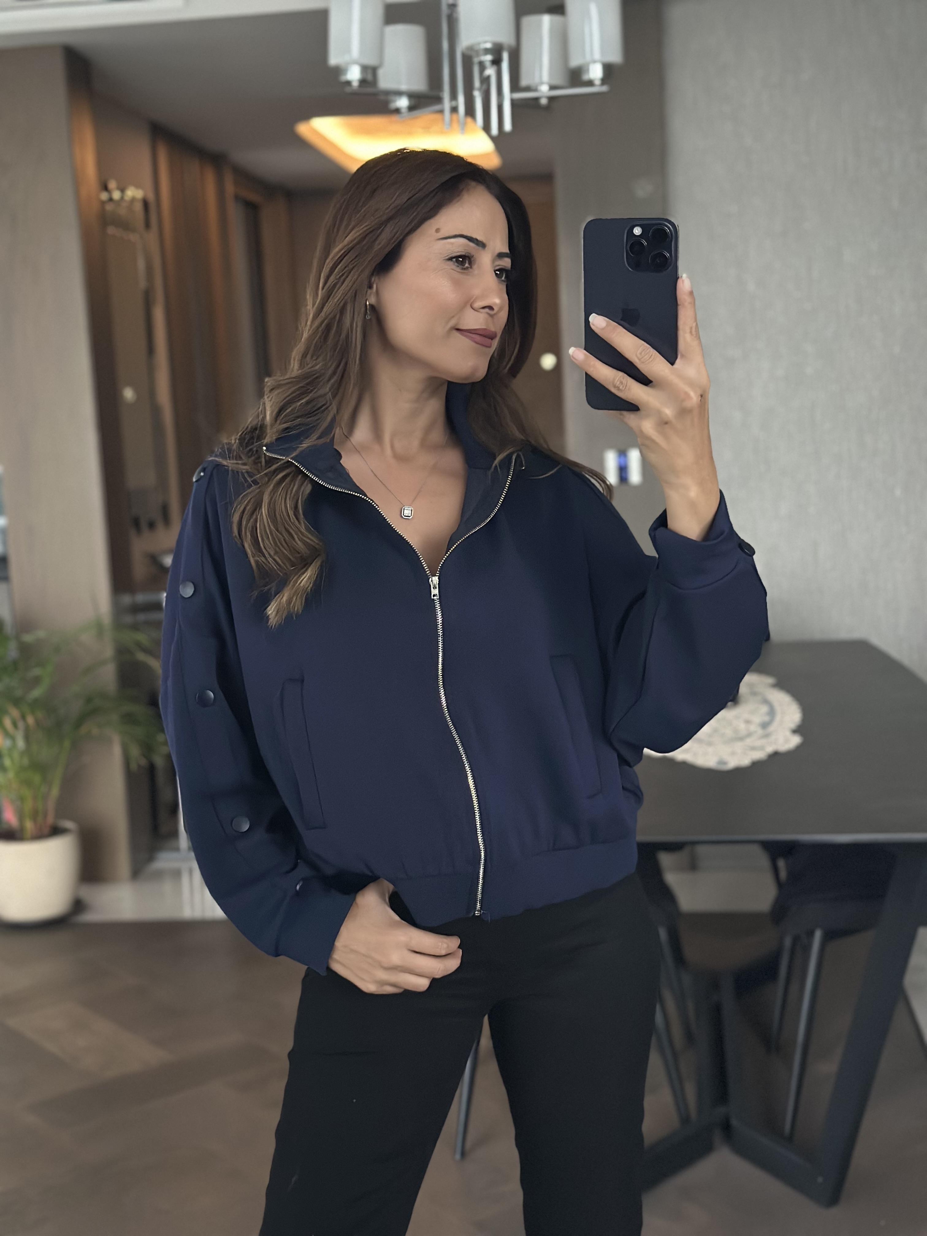Lacivert Kolları Çıtçıt Detay Fermuarlı Cepli Kadın Sweatshirt