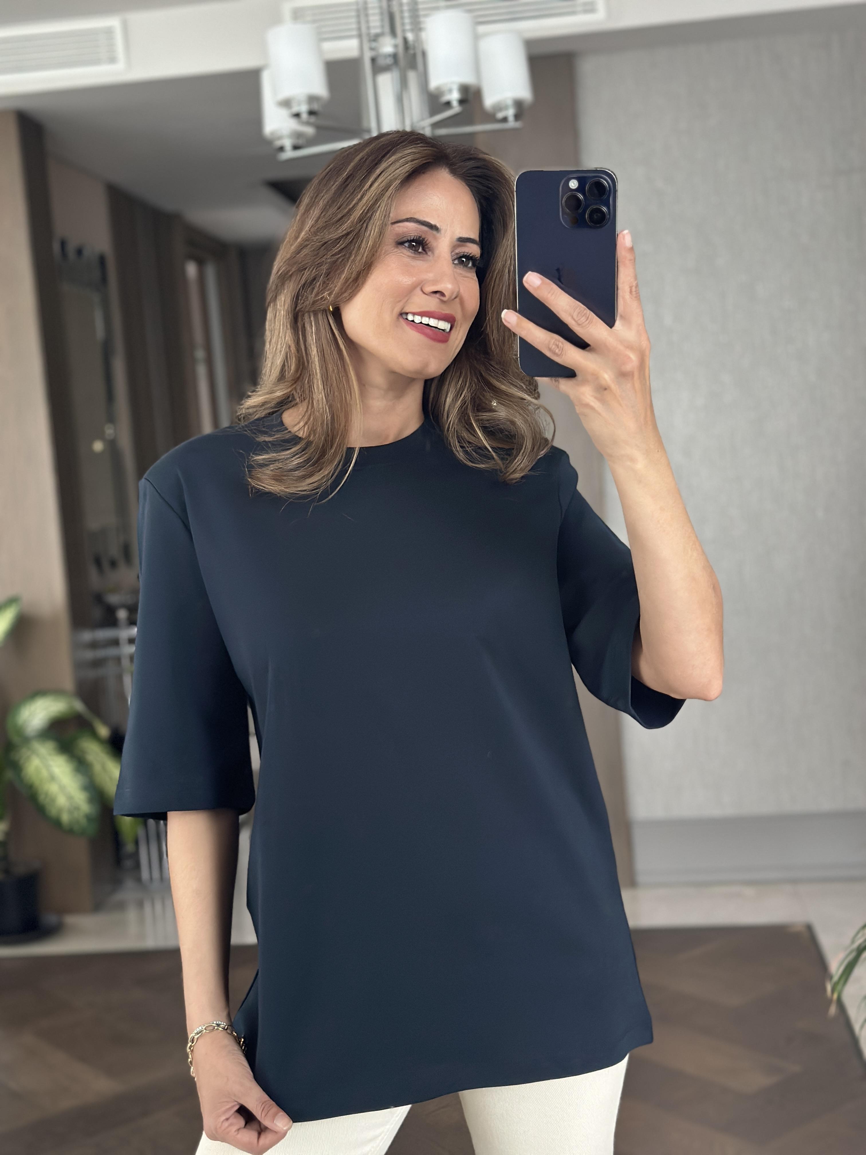 Lacivert Vatkalı Oversize Mass Model Bisiklet Yaka Kısa Kol Kadın T-Shirt