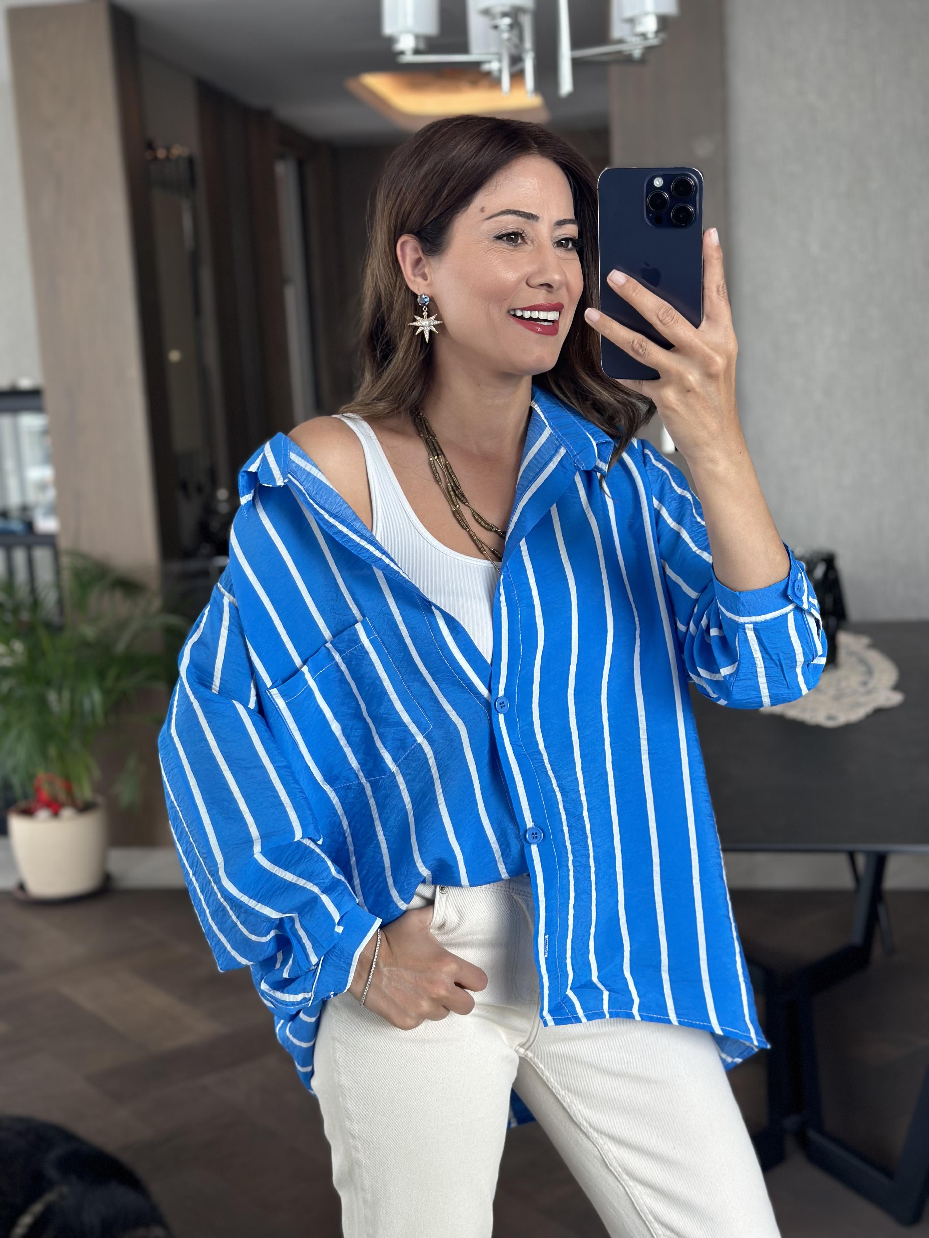 Mavi Çizgili Tek Cepli Salaş  Kadın Gömlek