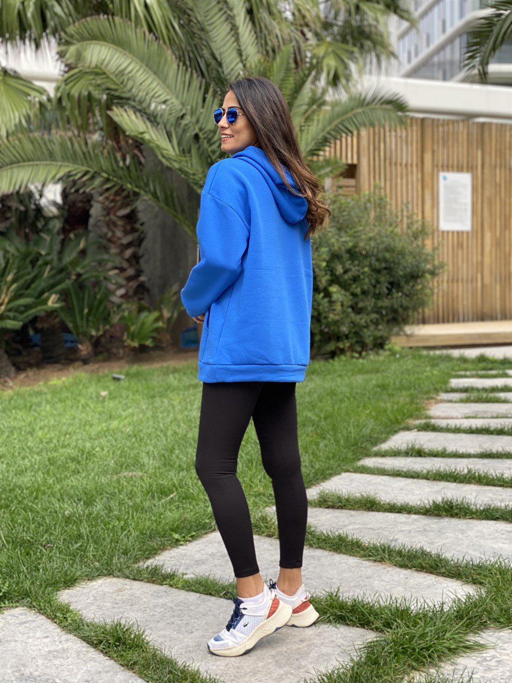 Mavi Kapüşonlu Kanguru Cep Ayıcık Baskılı Kadın Sweatshirt