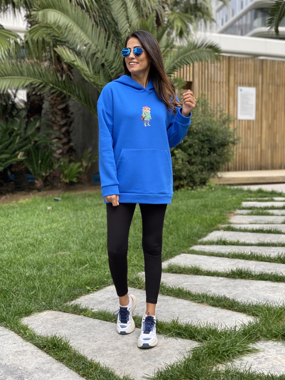 Mavi Kapüşonlu Kanguru Cep Ayıcık Baskılı Kadın Sweatshirt