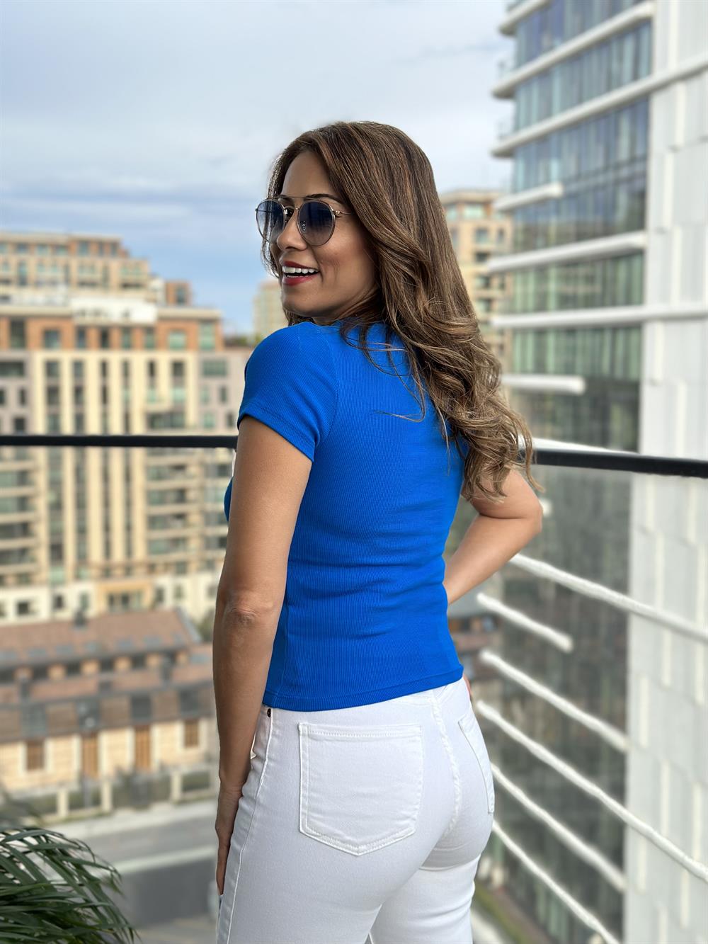 Mavi Kısa Kol Bisiklet Yaka Önü Dekolteli Kadın Bluz