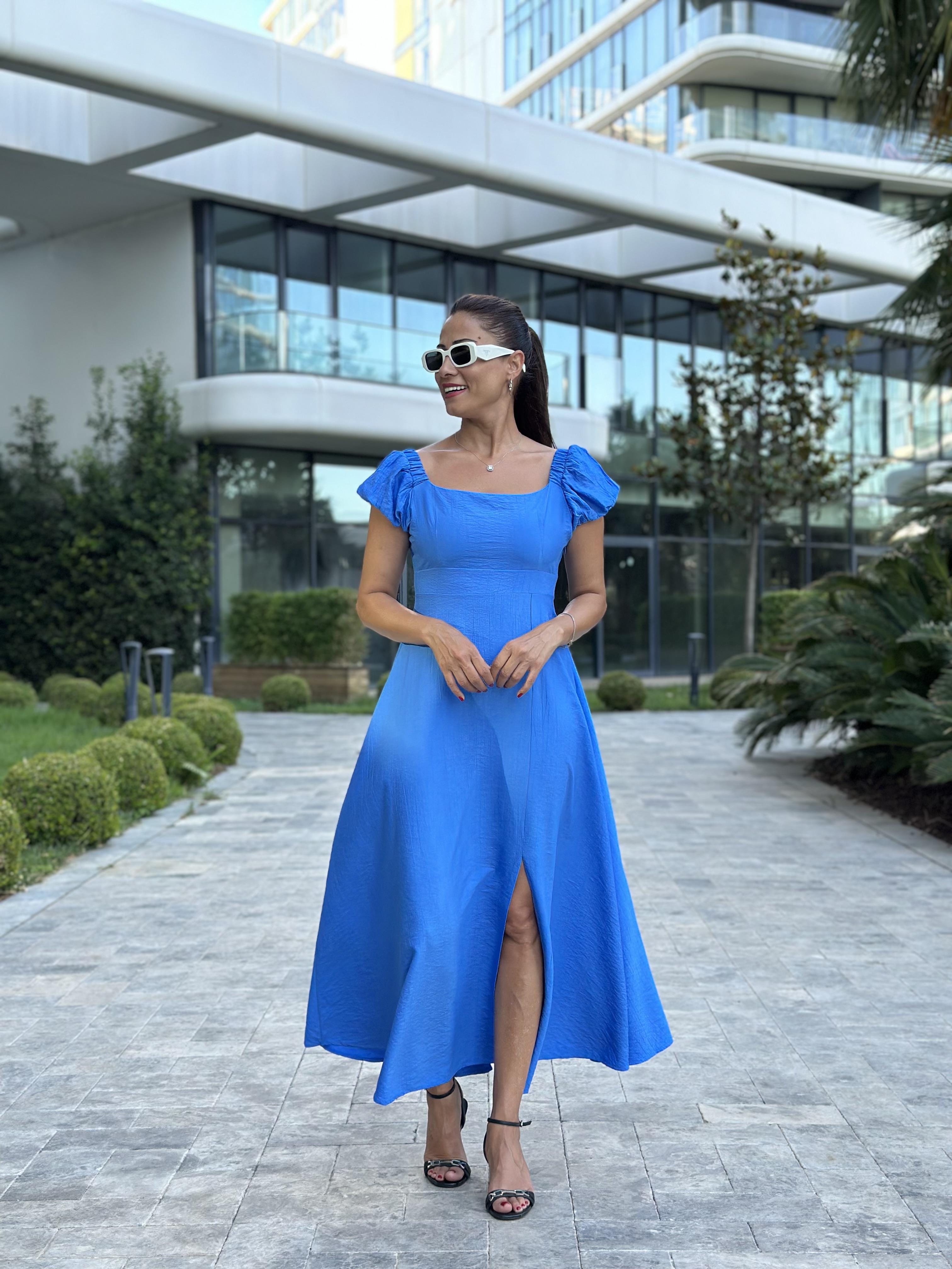 Mavi Omuzları Lastikli Arkası Dekolteli Yırtmaçlı Midi Boy Kadın Elbise 