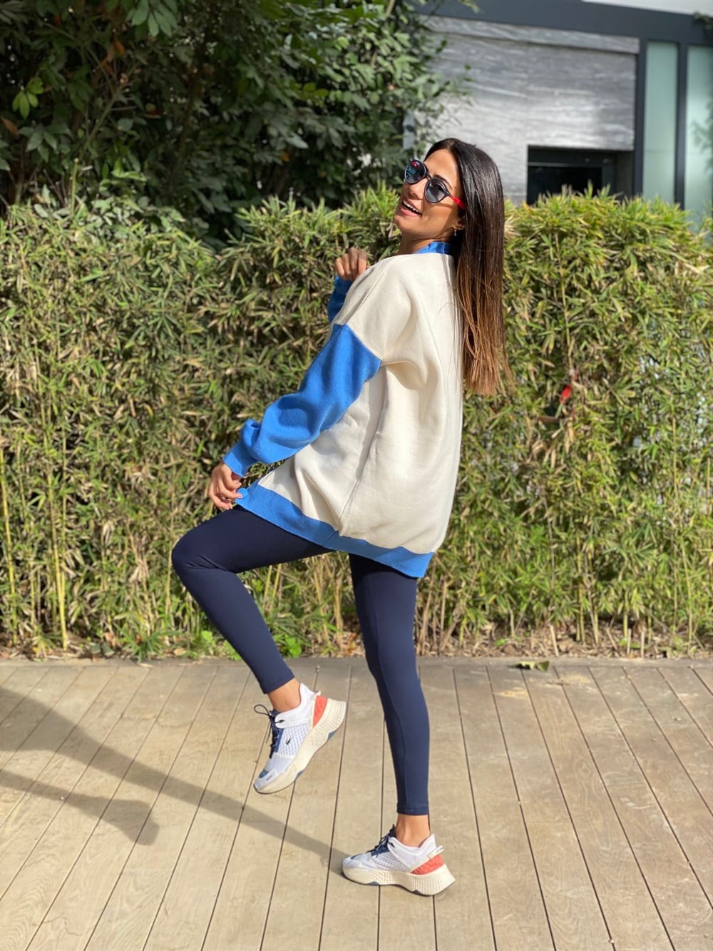 Mavi Şerit Detaylı Düğmeli Kadın Hırka