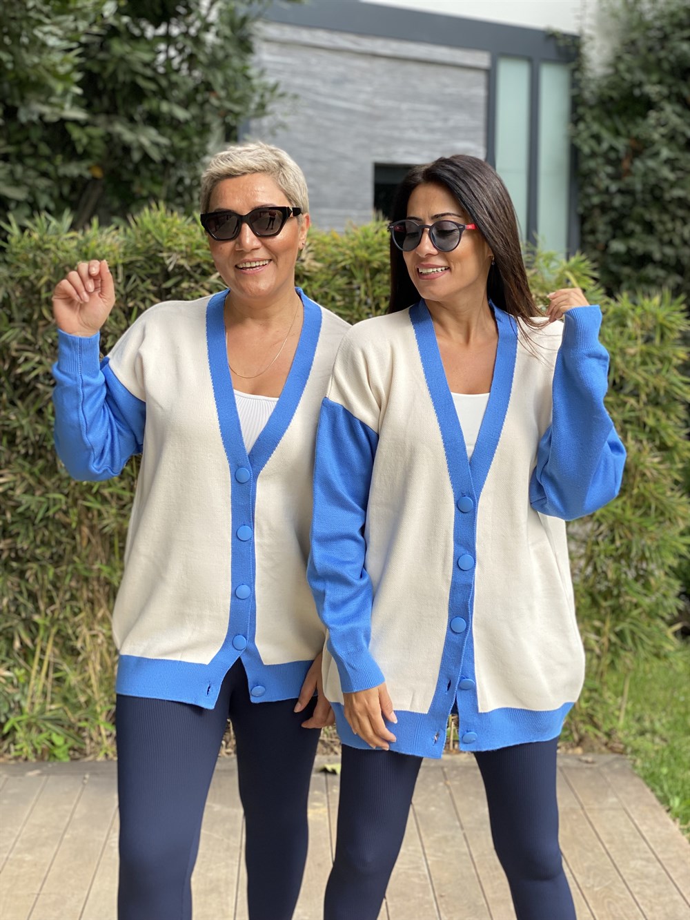 Mavi Şerit Detaylı Düğmeli Kadın Hırka