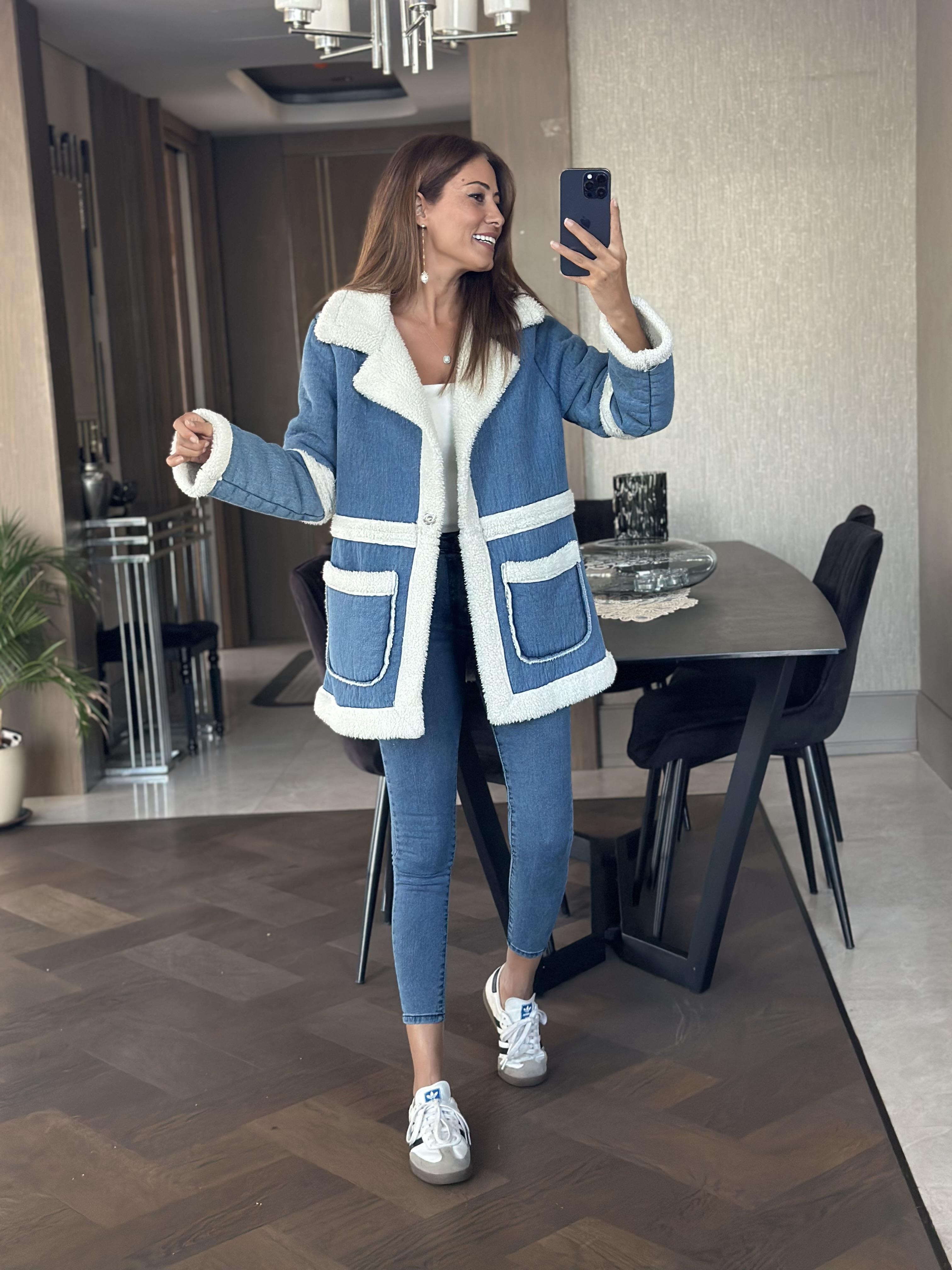 Mavi Tek Çıtlı Kıvırcık Lamineli Uzun Kadın Mont