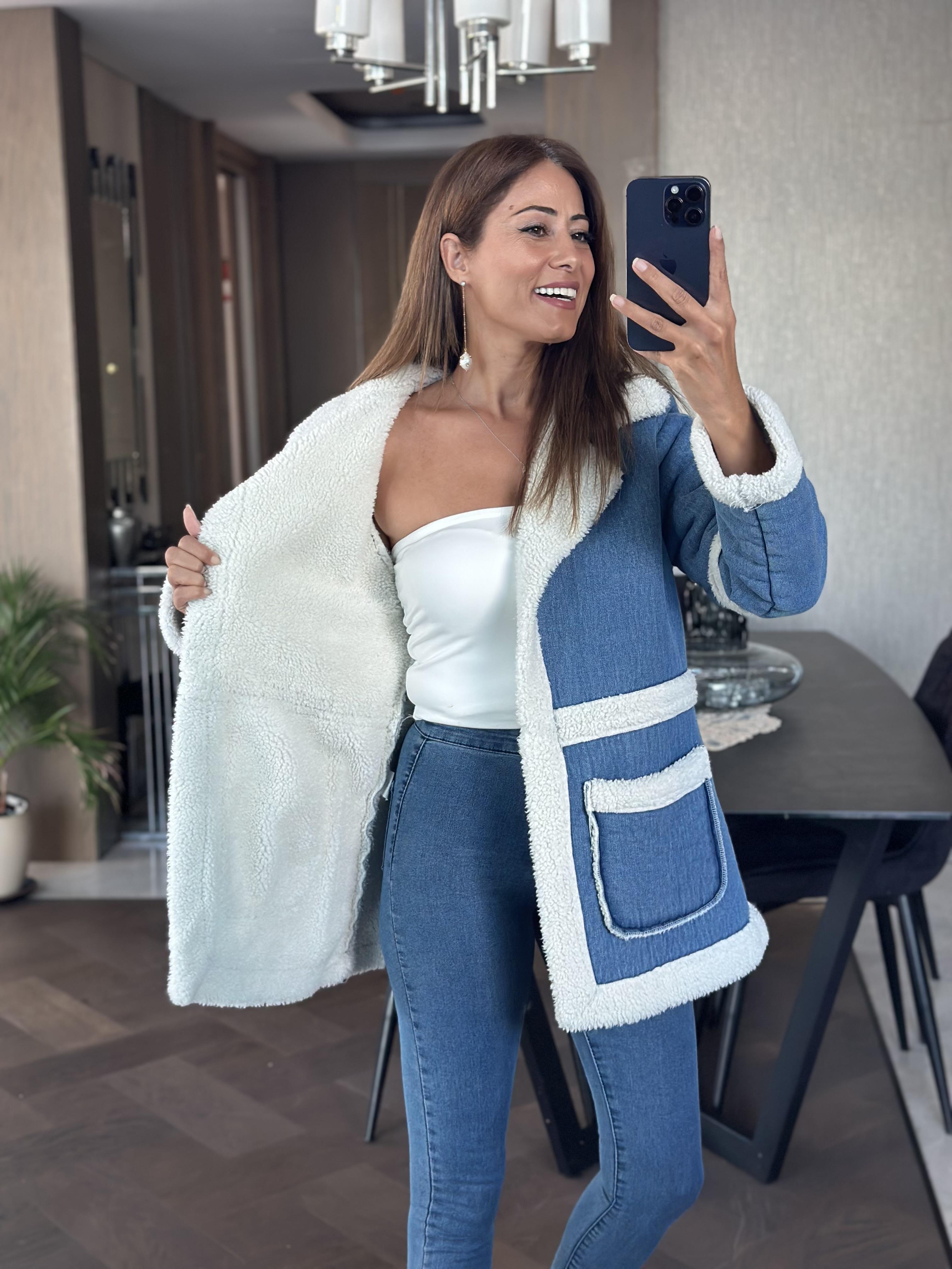 Mavi Tek Çıtlı Kıvırcık Lamineli Uzun Kadın Mont