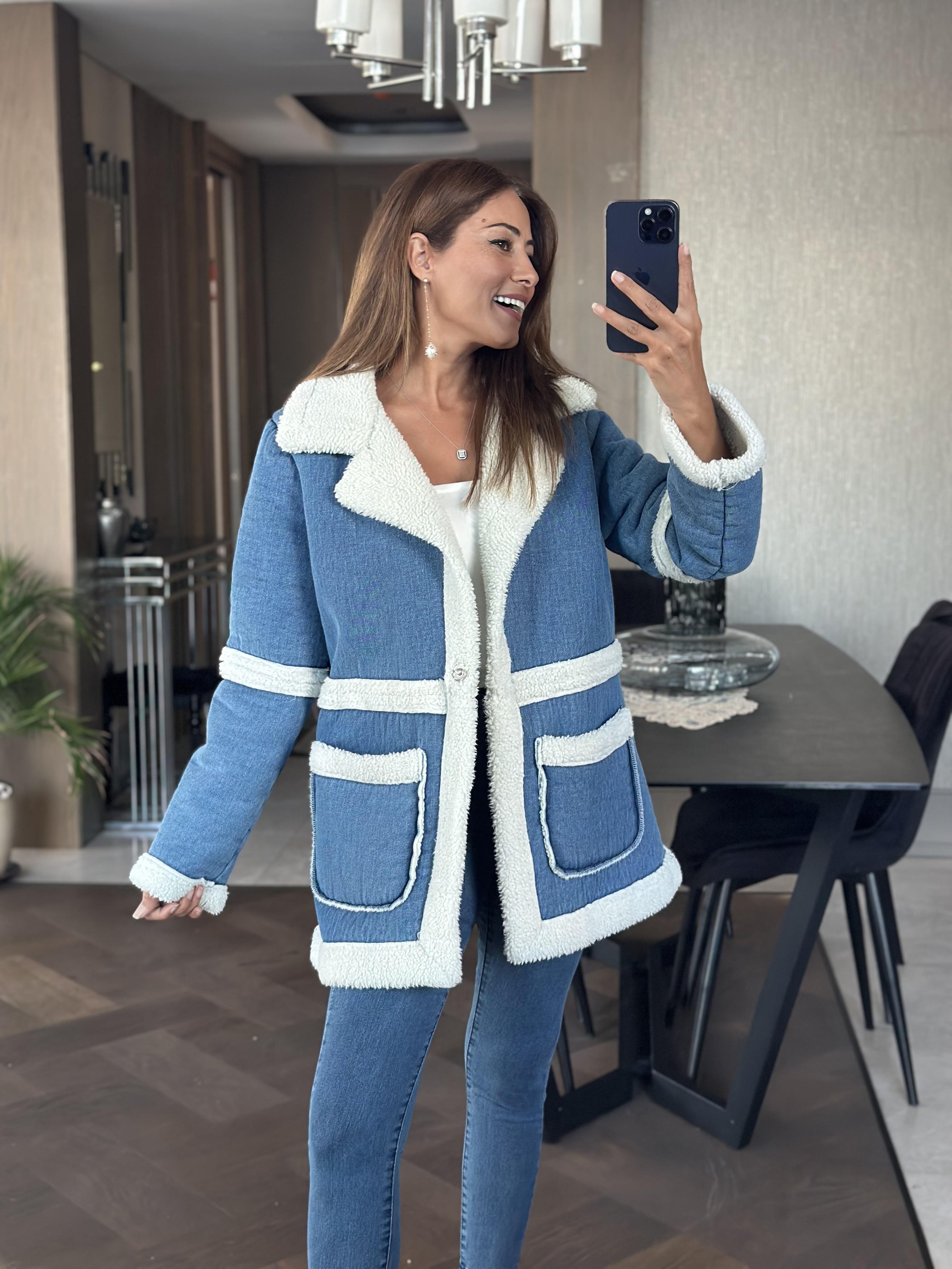 Mavi Tek Çıtlı Kıvırcık Lamineli Uzun Kadın Mont