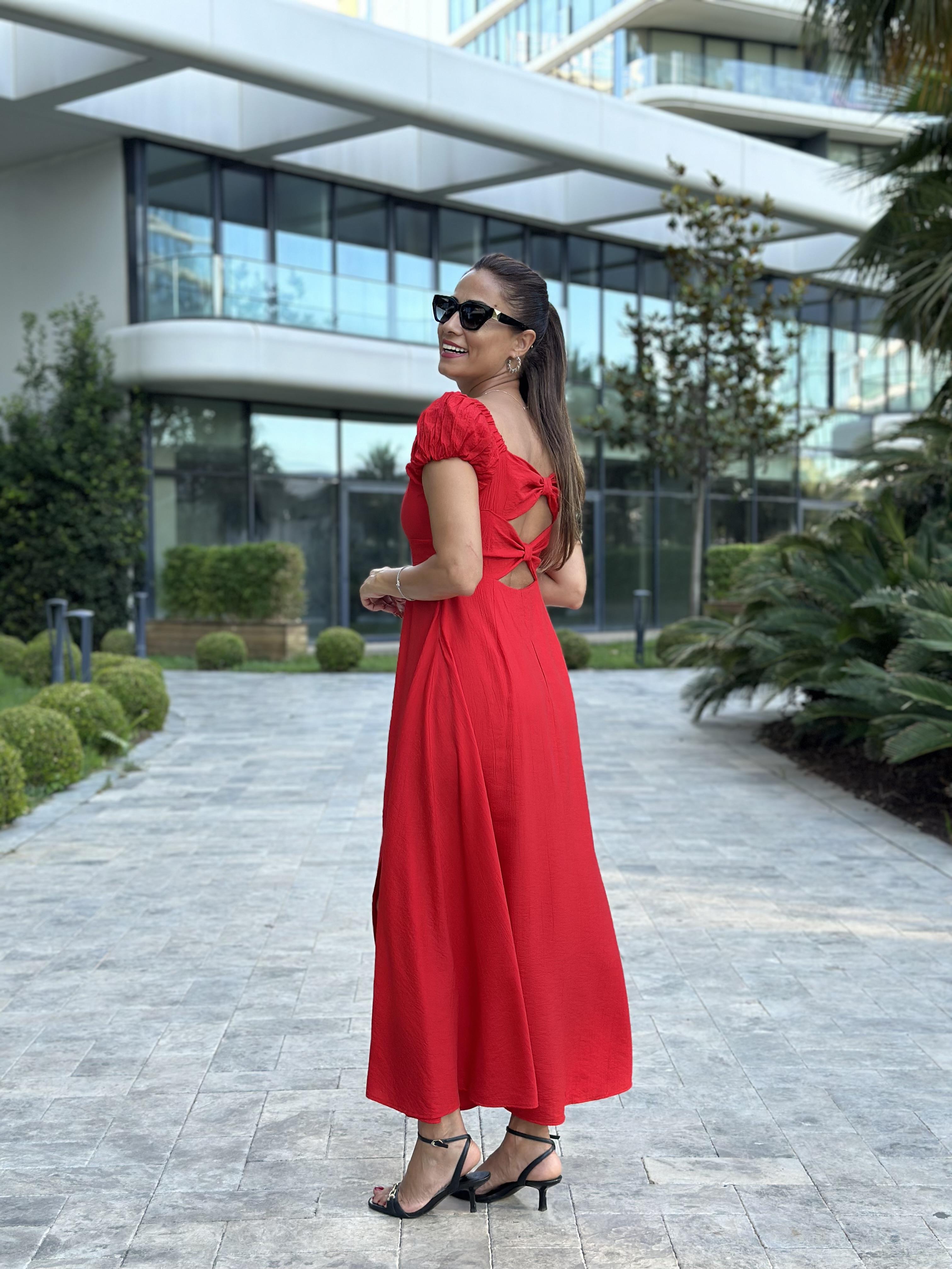 Mercan Omuzları Lastikli Arkası Dekolteli Yırtmaçlı Midi Boy Kadın Elbise 