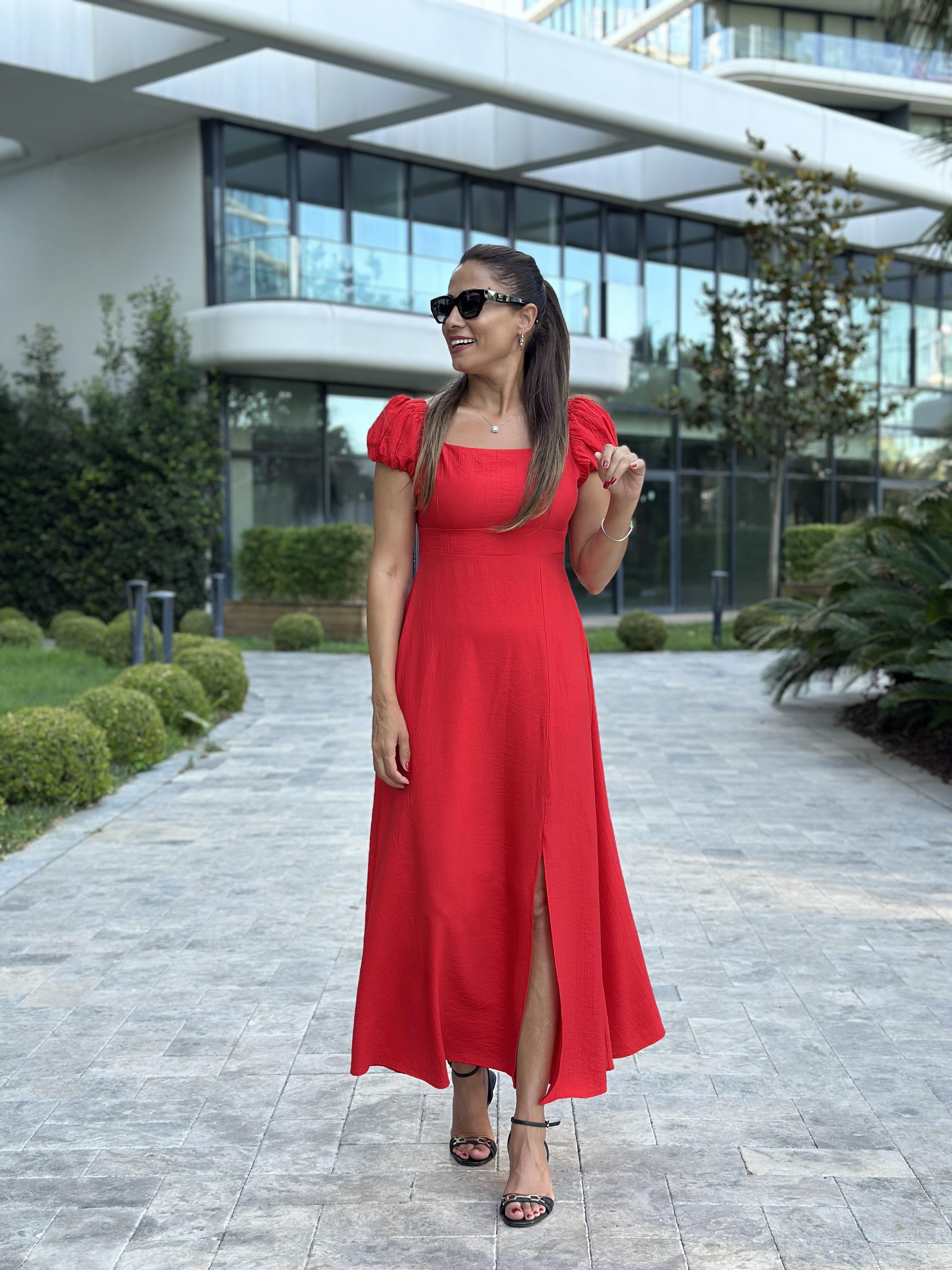 Mercan Omuzları Lastikli Arkası Dekolteli Yırtmaçlı Midi Boy Kadın Elbise 