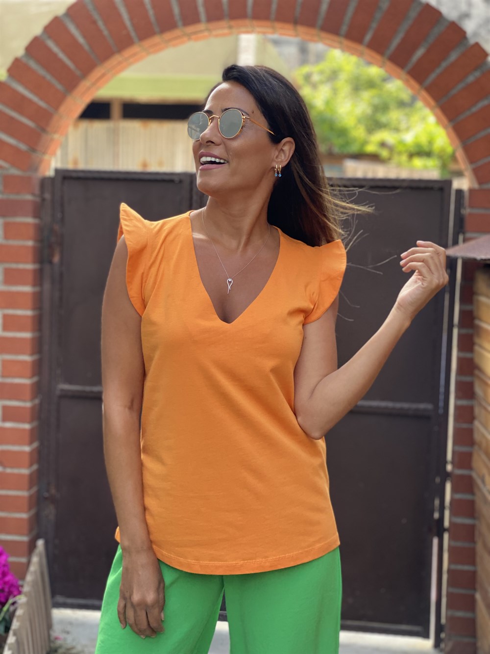 Orange Kolları Volanlı V Yaka Kadın T-Shirt