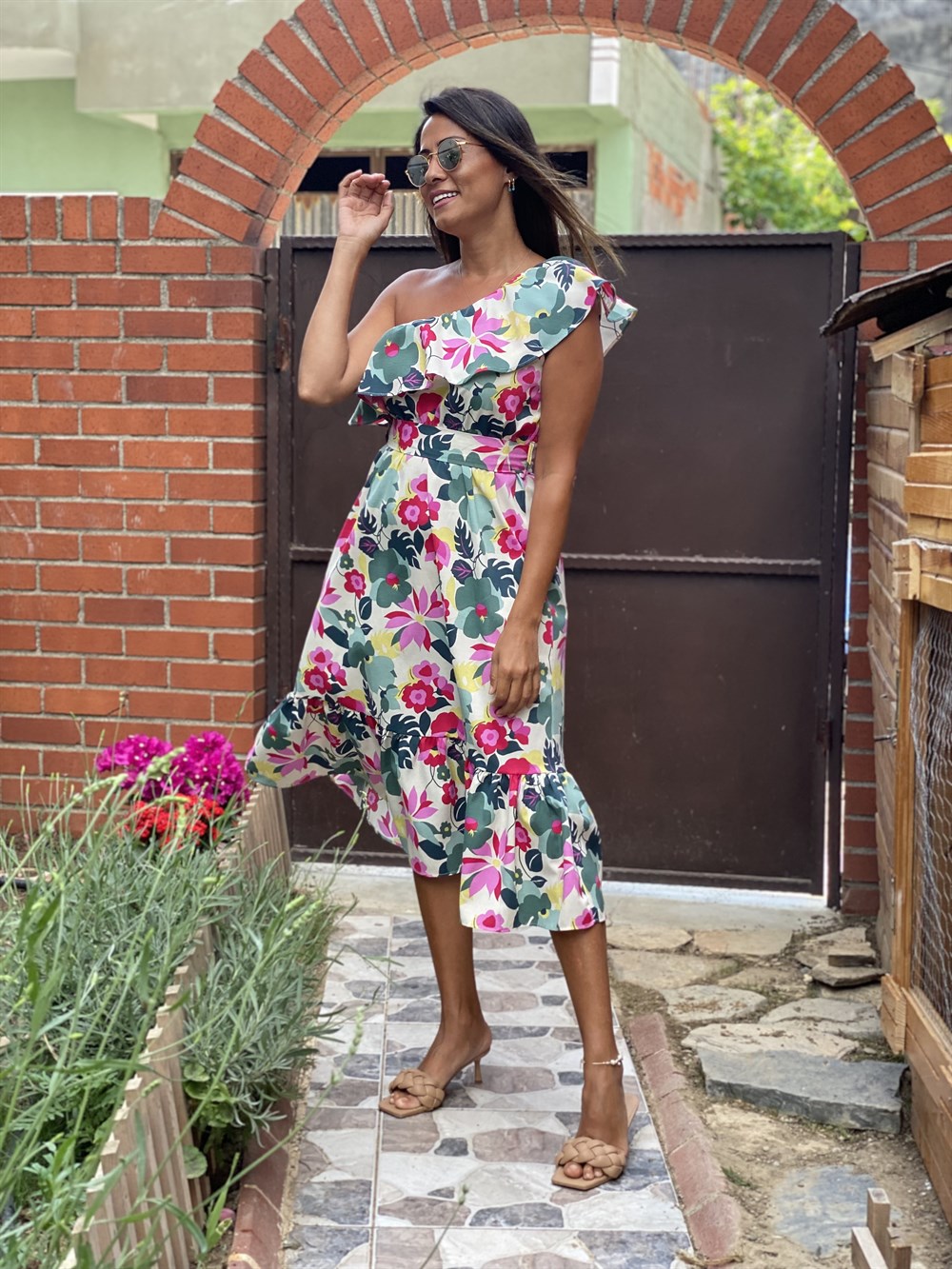 Pembe Çiçekli Tek Omuz Lastikli Kuşaklı Kadın Elbise