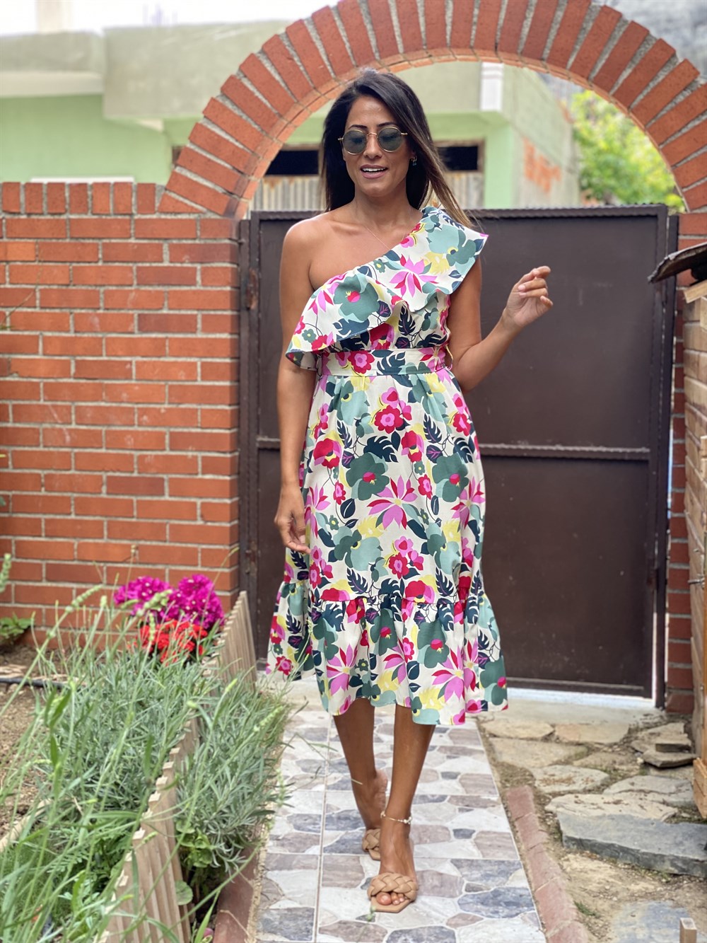 Pembe Çiçekli Tek Omuz Lastikli Kuşaklı Kadın Elbise