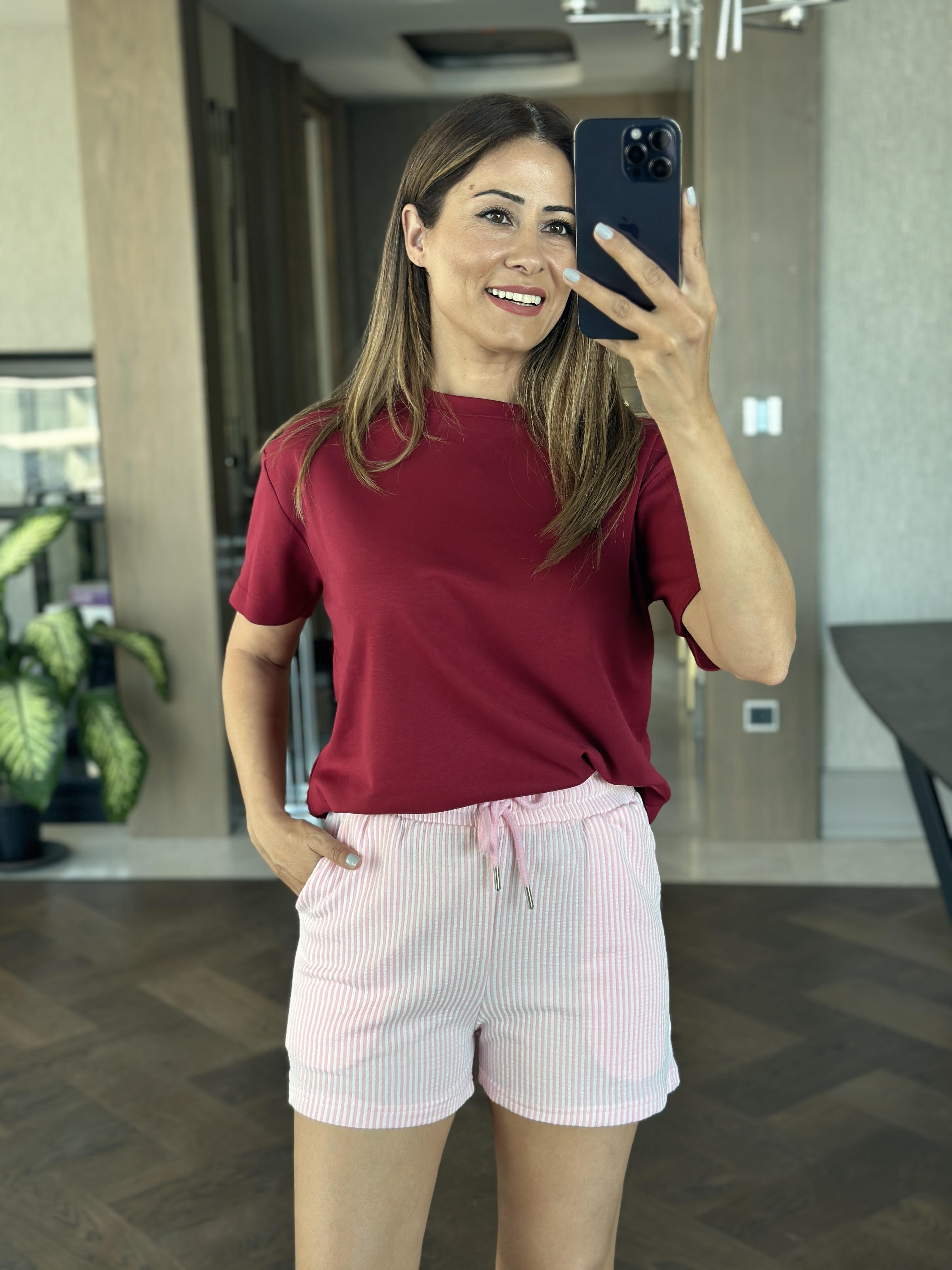 Pembe Çizgili Beli Lastikli Ve Bağcıklı Kadın Şort