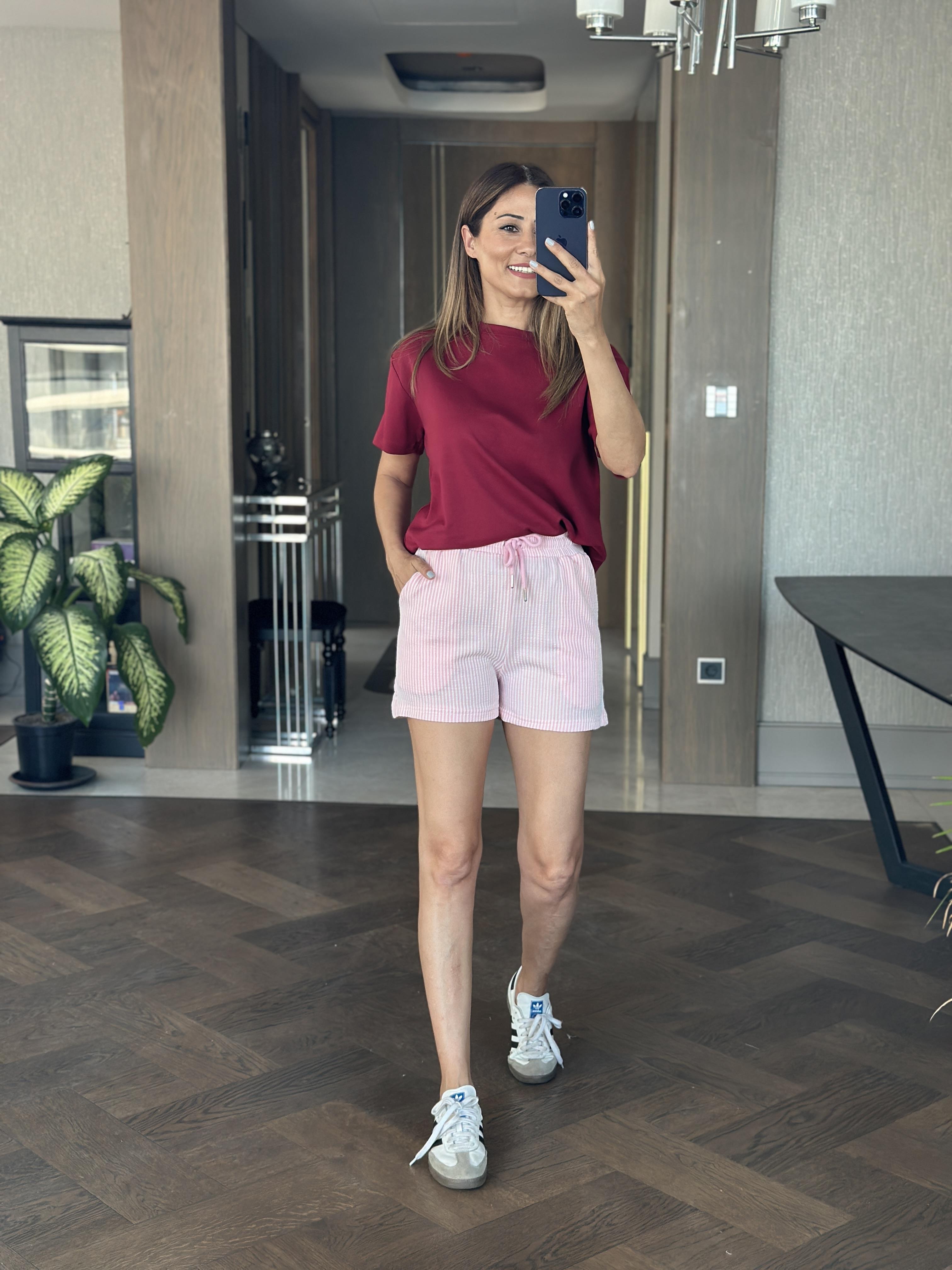 Pembe Çizgili Beli Lastikli Ve Bağcıklı Kadın Şort