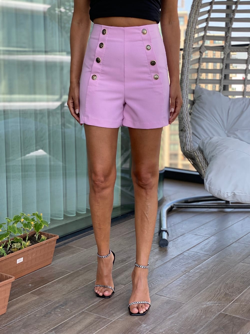 Pembe Düğme Detaylı Kadın Şort