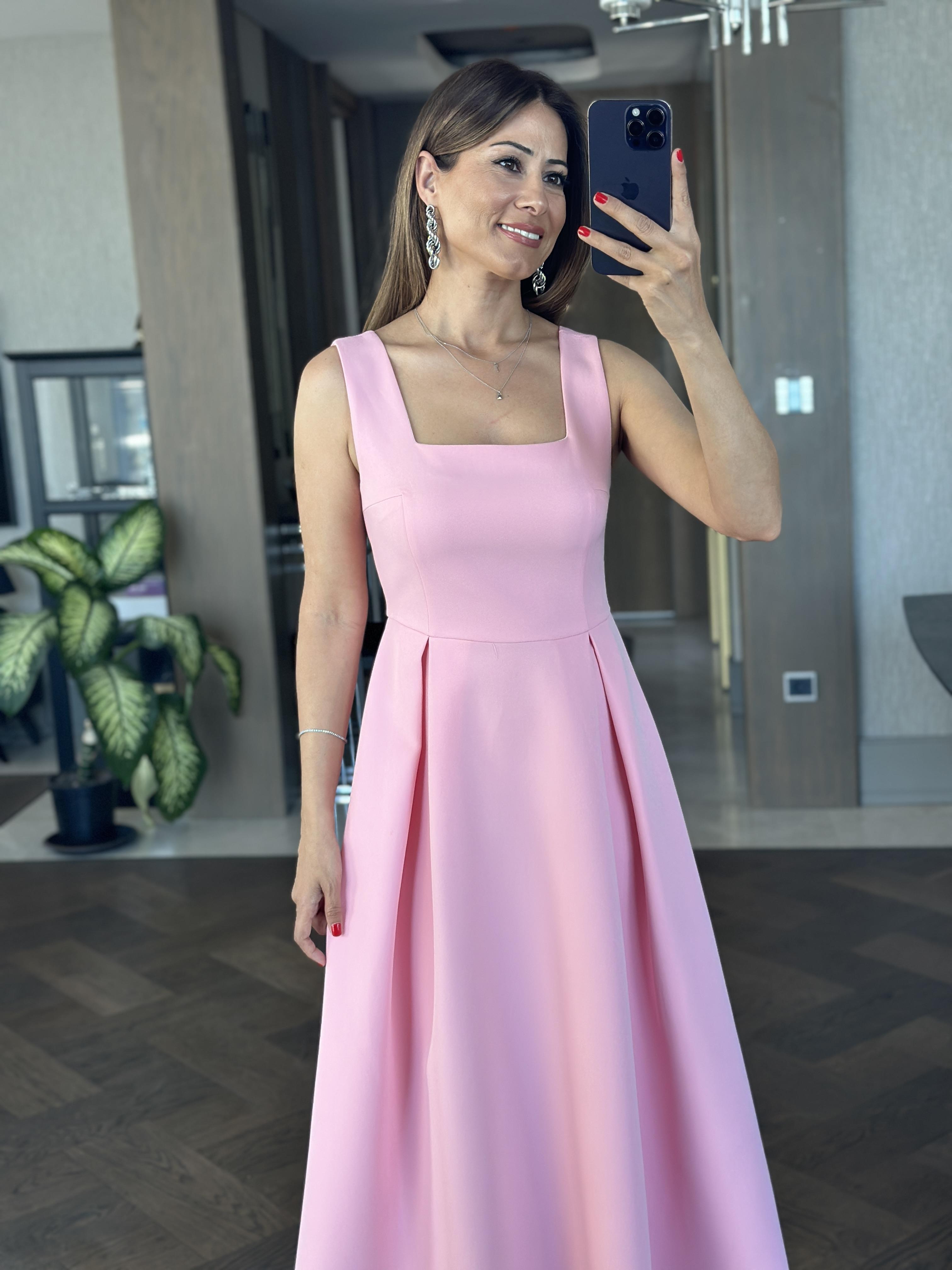 Pembe Kare Yaka Kalın Askılı Arkası Fermuarlı Kadın Midi Boy Elbise 