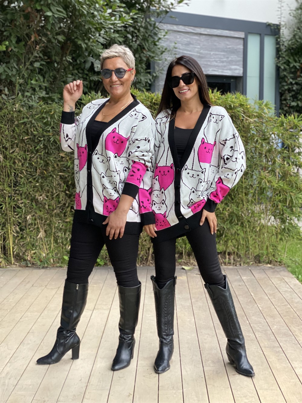 Pembe Kedi Desenli Düğmeli Kadın Hırka