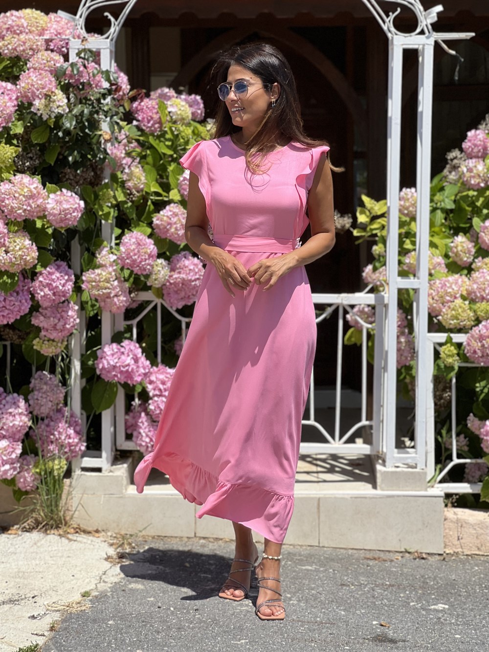 Pembe Omzu Fırfırlı Eteği Volanlı Maksi Boy Kadın Elbise 