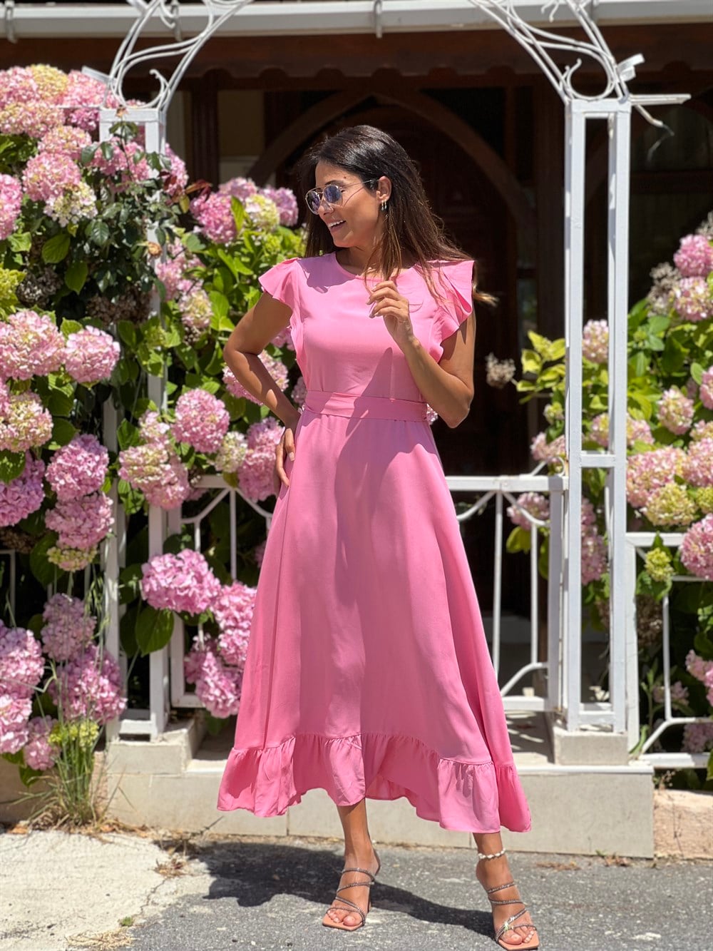 Pembe Omzu Fırfırlı Eteği Volanlı Maksi Boy Kadın Elbise 