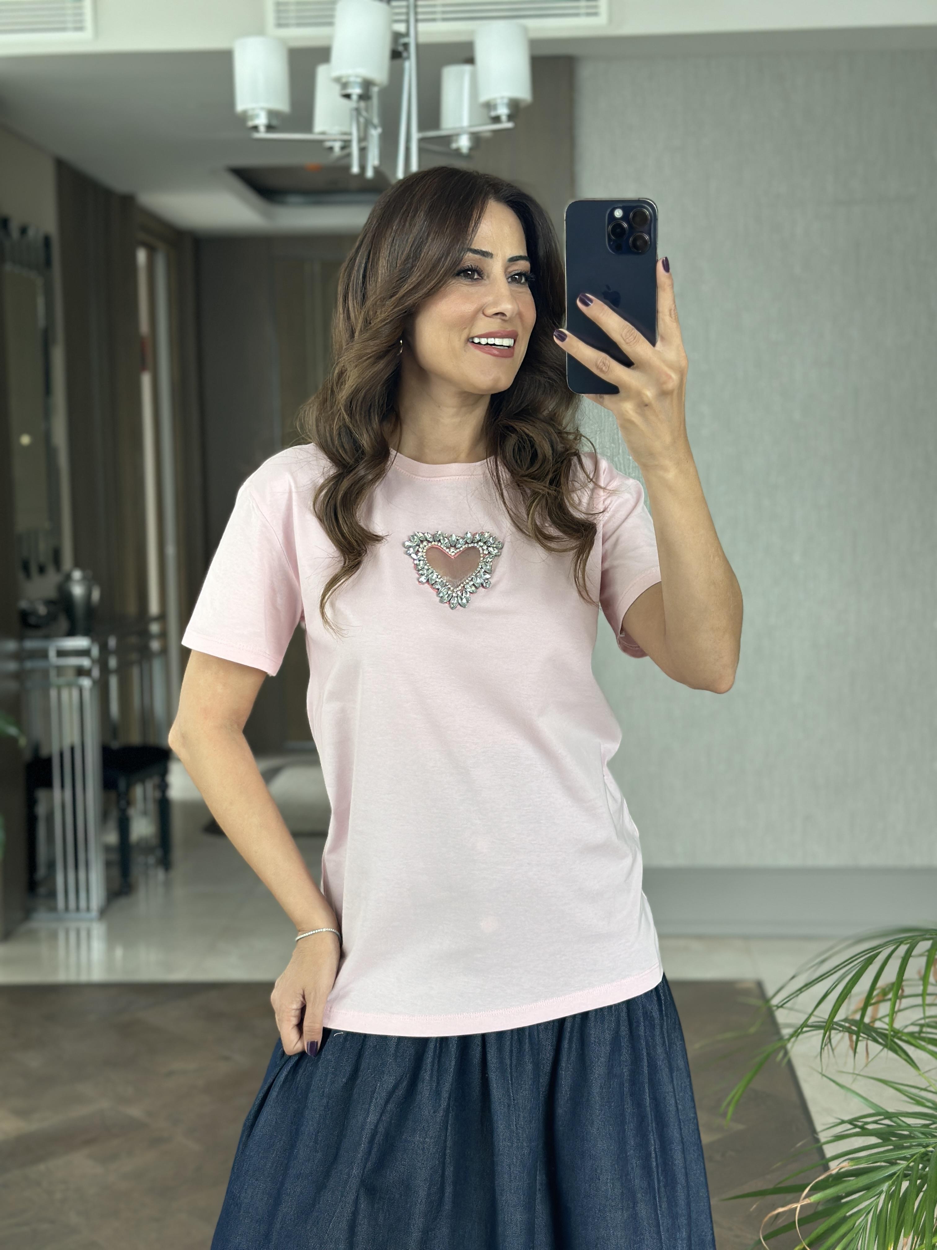 Pembe Organze Taş Kalpli Bisiklet Yaka Kadın T-Shirt