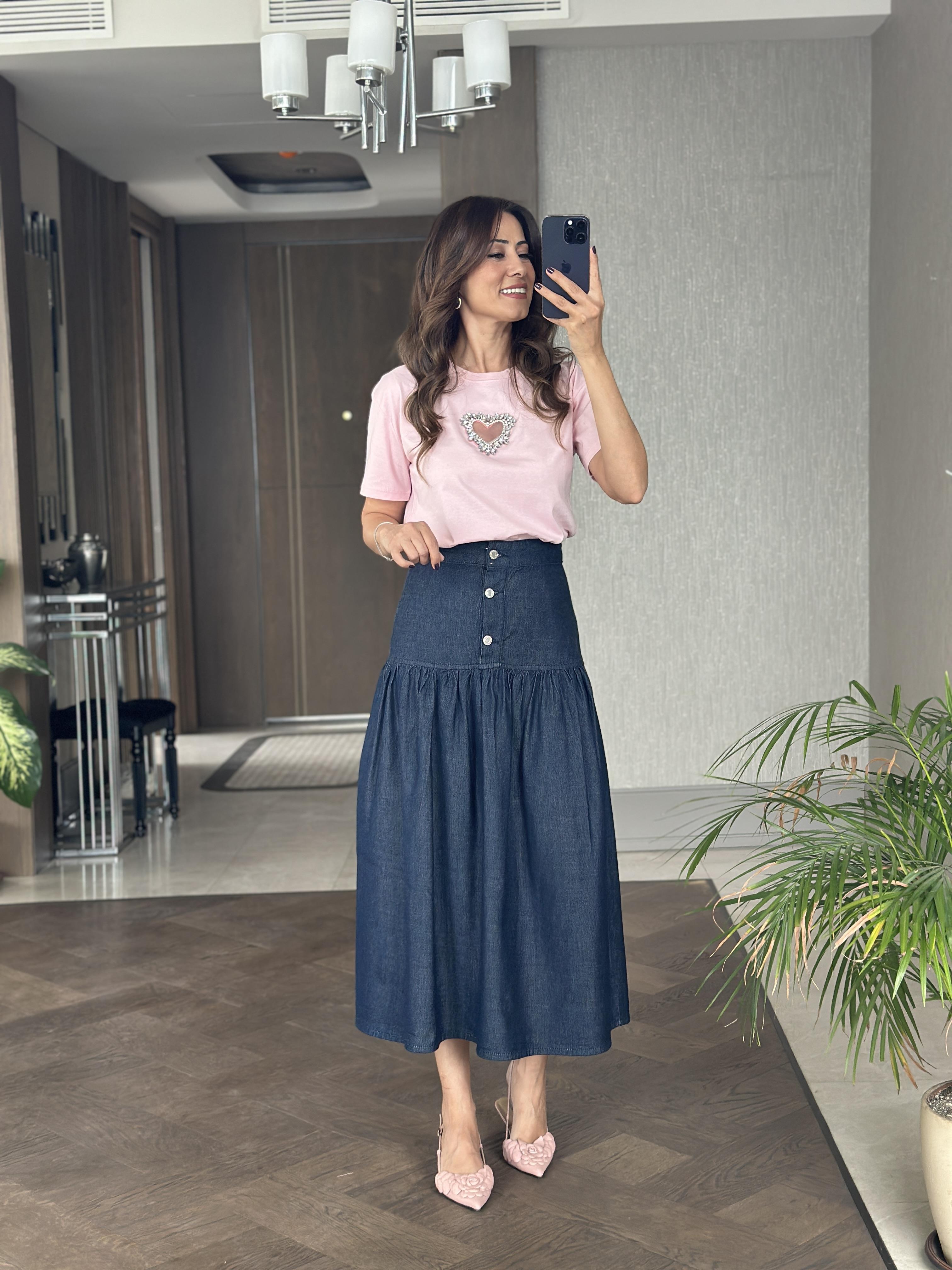 Pembe Organze Taş Kalpli Bisiklet Yaka Kadın T-Shirt