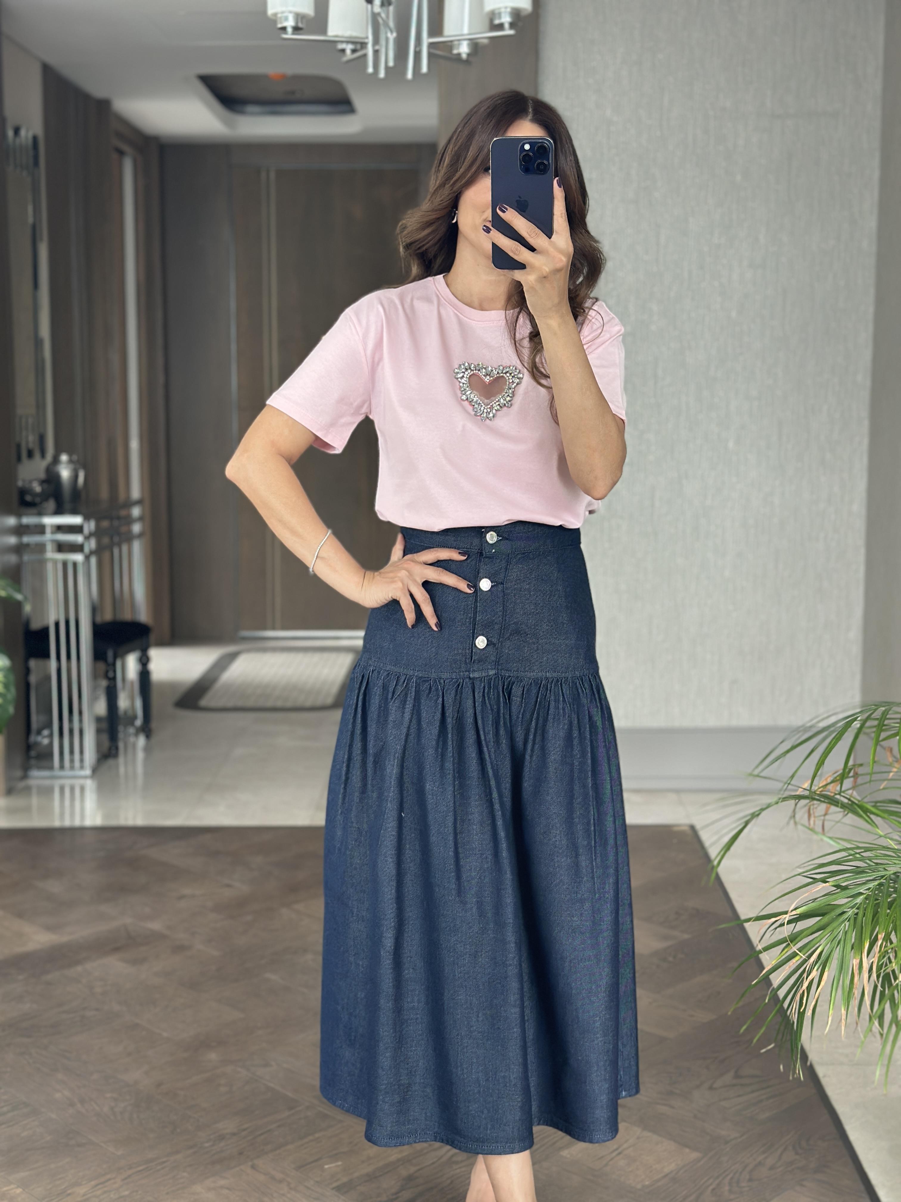 Pembe Organze Taş Kalpli Bisiklet Yaka Kadın T-Shirt