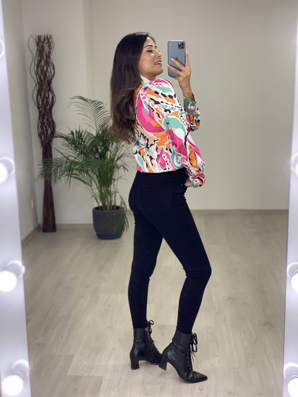 Pembe Renkli V Yaka İpek Saten Kadın Gömlek