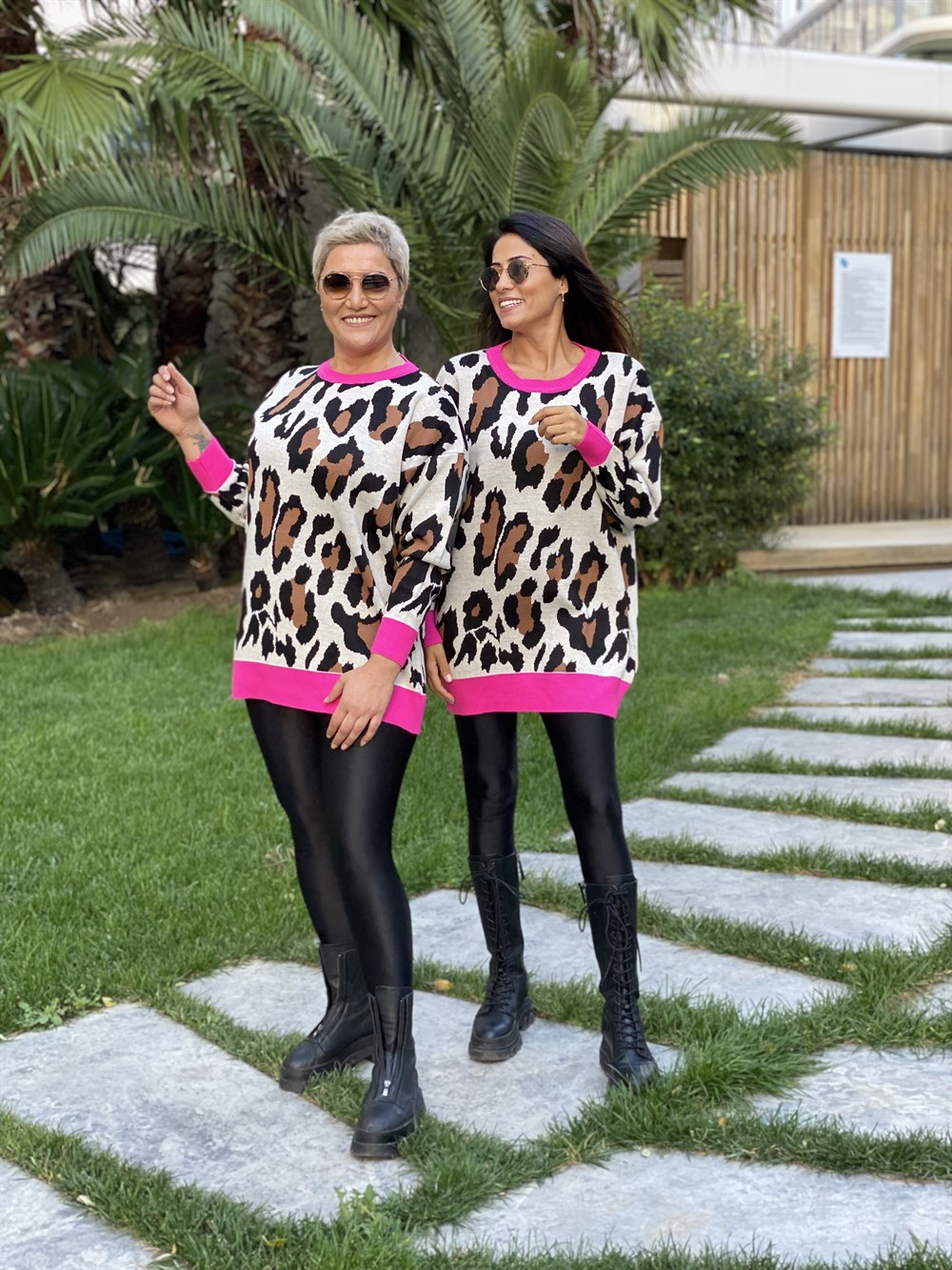 Pembe Şerit Detay Leopar Kadın Kazak