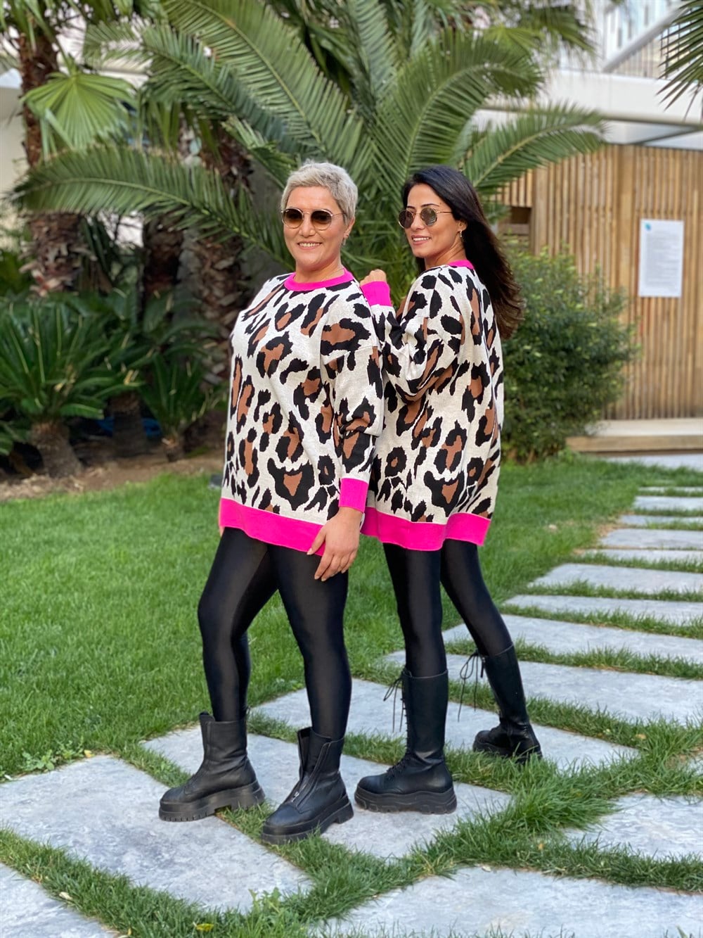 Pembe Şerit Detay Leopar Kadın Kazak