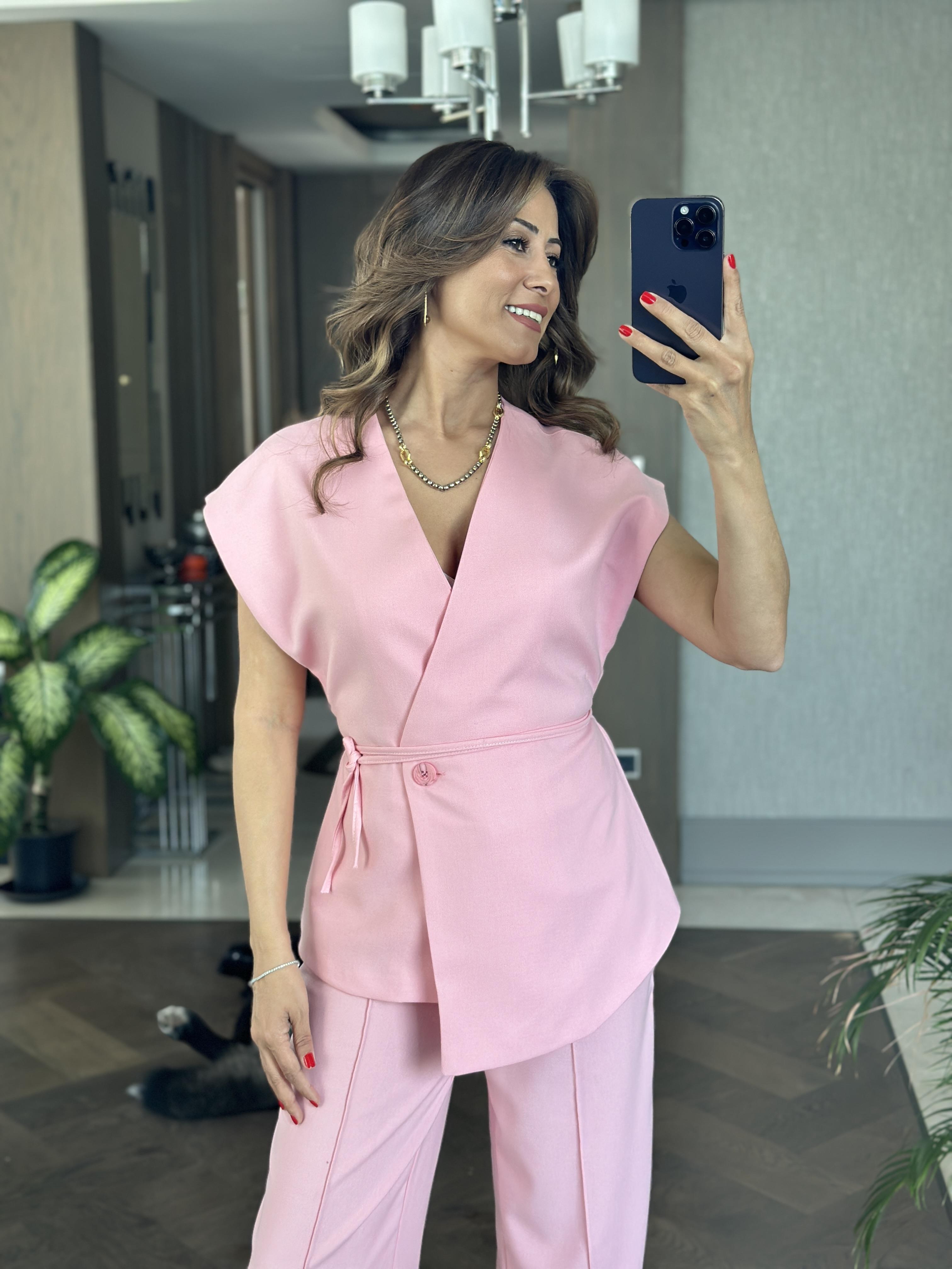 Pembe Tasarım Yelek Pantolon Kadın Takım