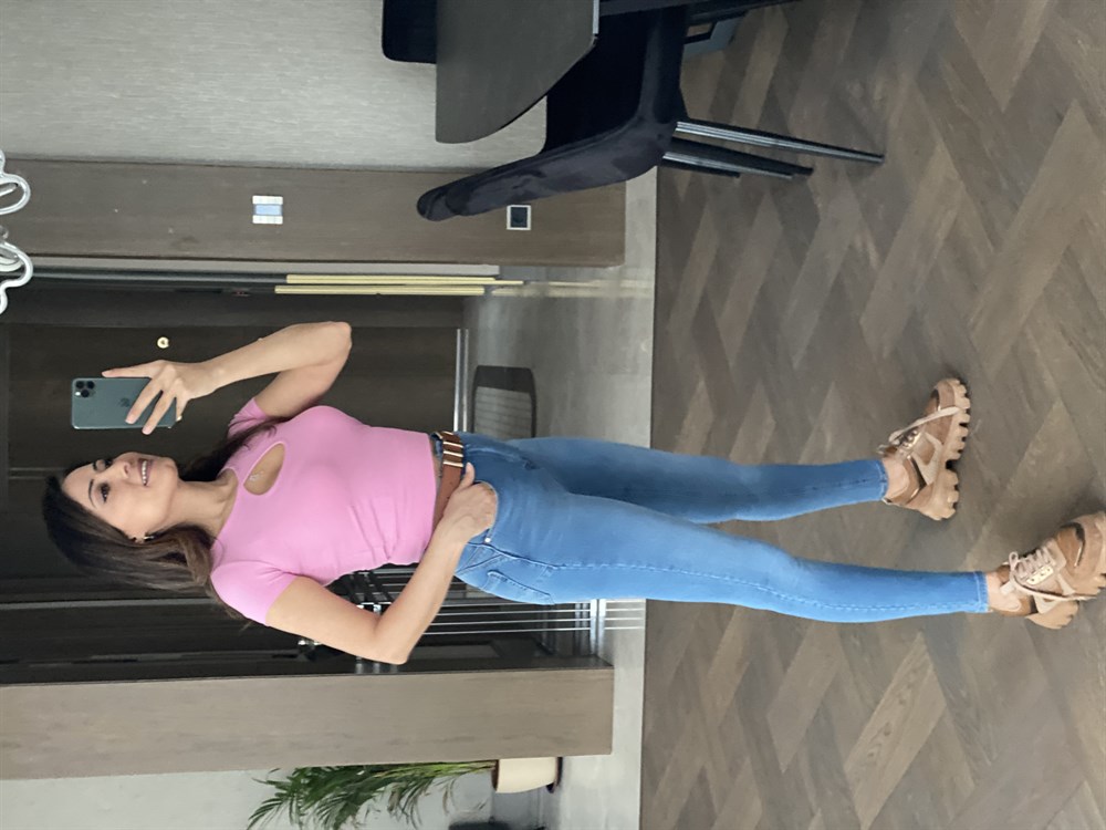 Pembe Yakası Damla Dekolteli Kısa Kol Kadın Body