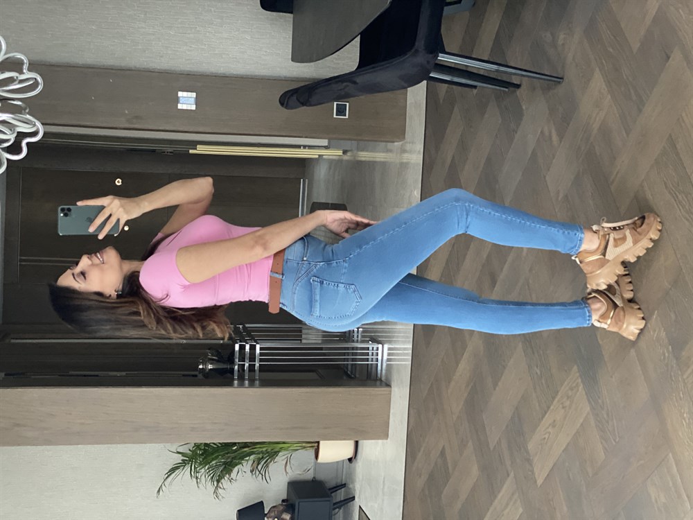 Pembe Yakası Damla Dekolteli Kısa Kol Kadın Body