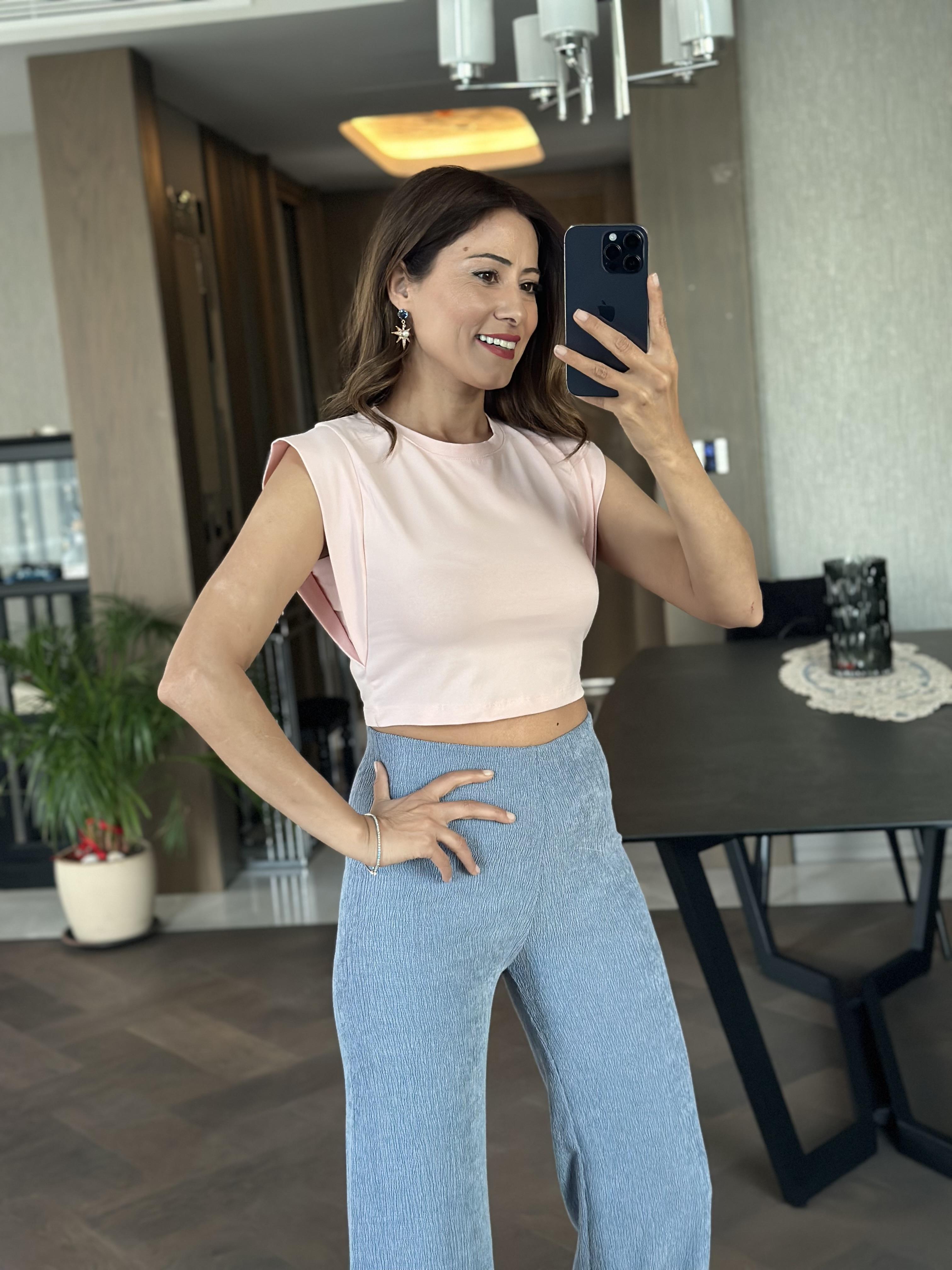 Pudra Vatka Görünümlü Sıfır Kol Kadın Crop Body
