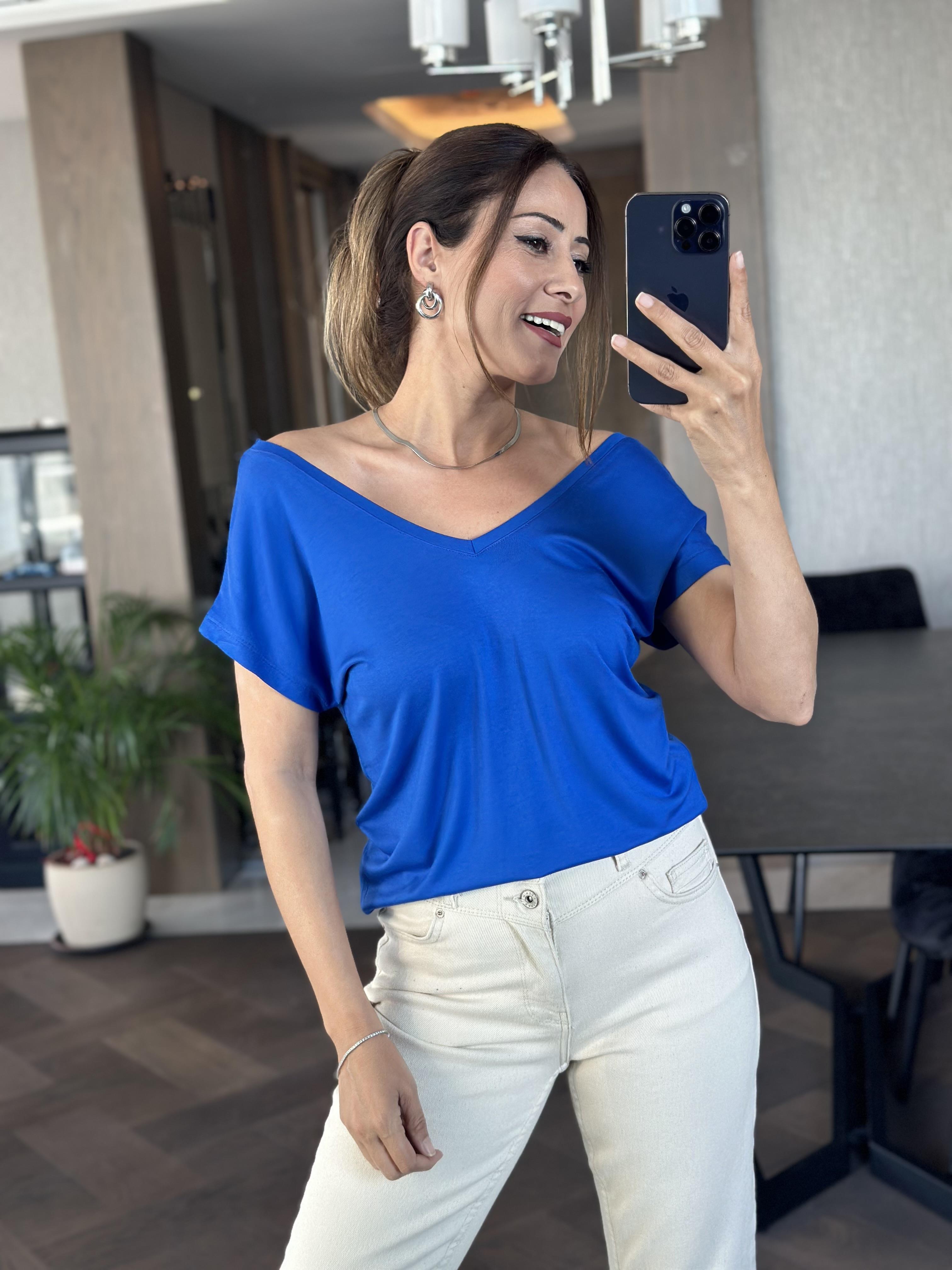 Saks Ön Arka V Yaka Kısa Yarasa Kol Kadın T-Shirt