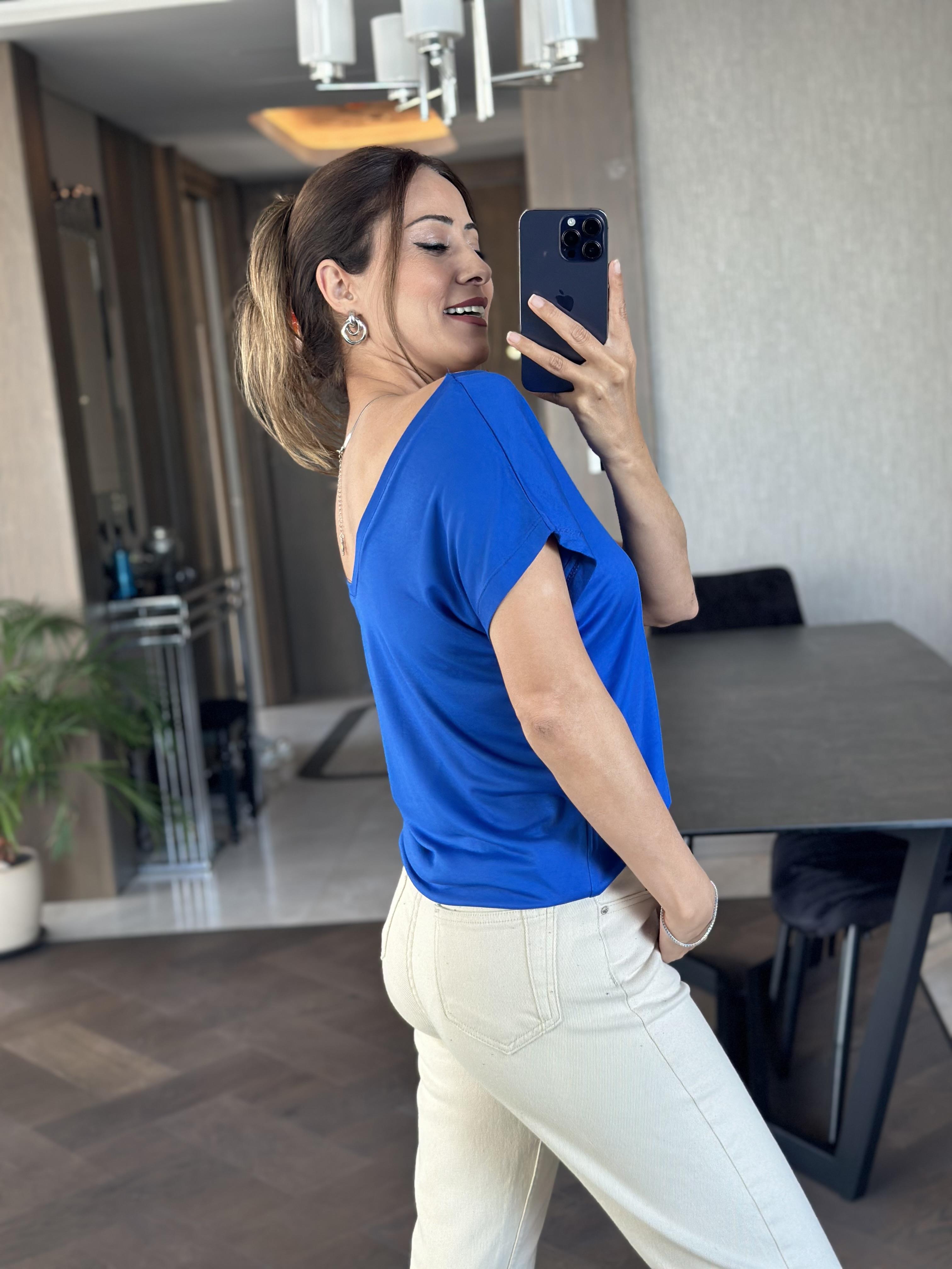 Saks Ön Arka V Yaka Kısa Yarasa Kol Kadın T-Shirt