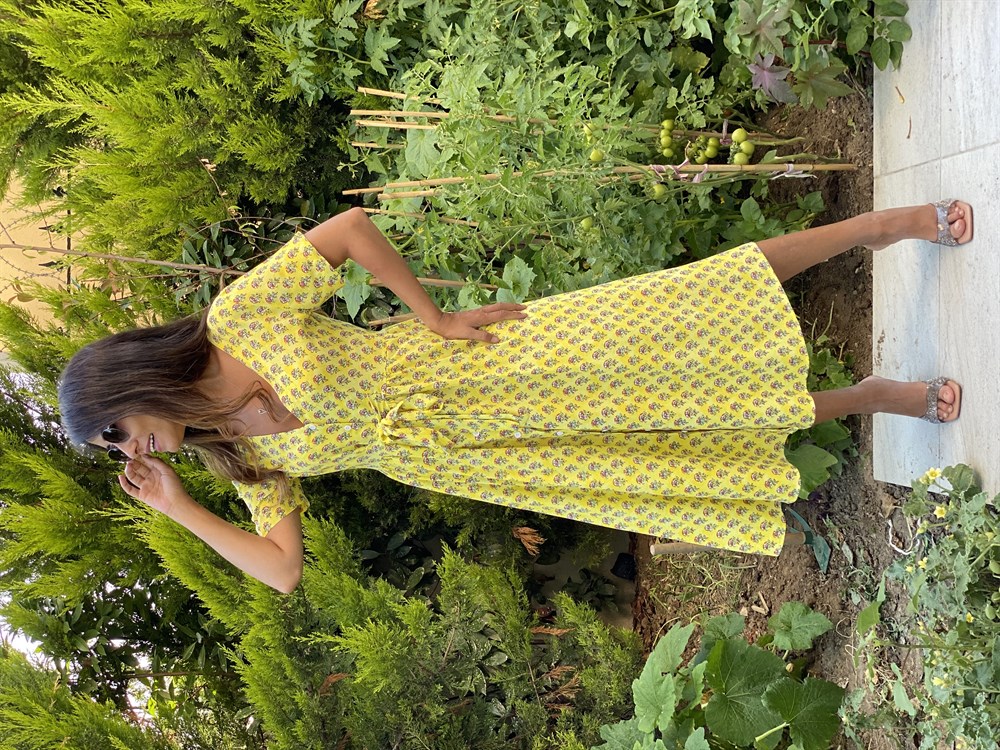 Sarı Çiçek Önü Düğmeli Kuşaklı  Kadın Elbise