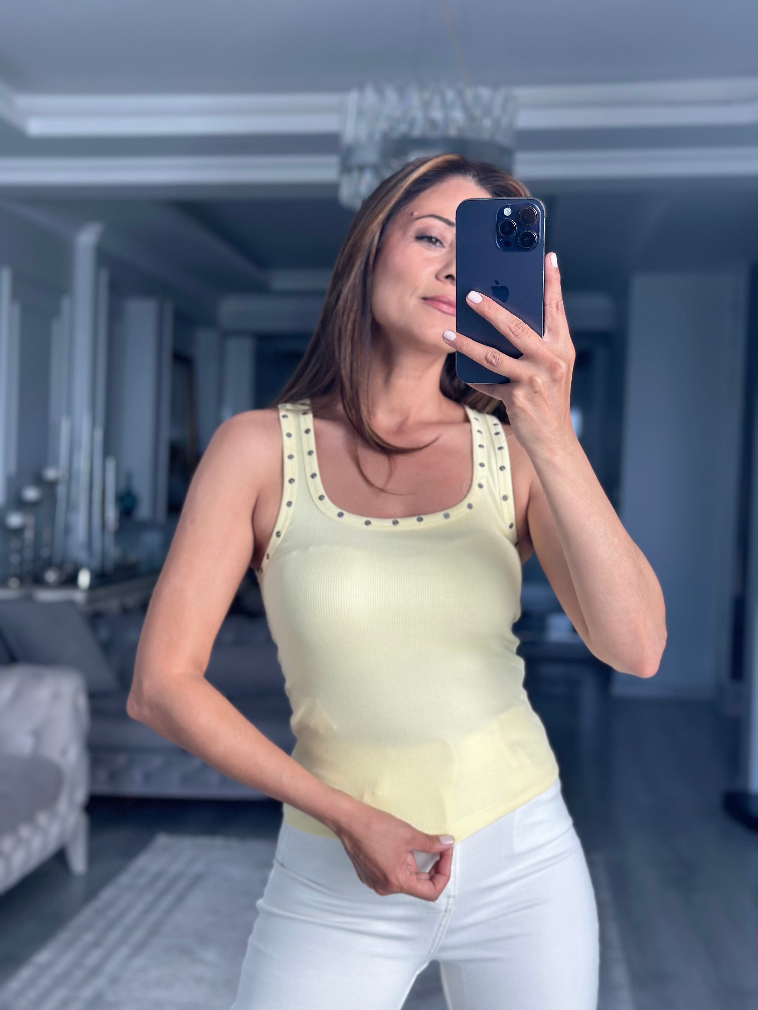 Sarı Perçin Detaylı U Yaka Kadın Body