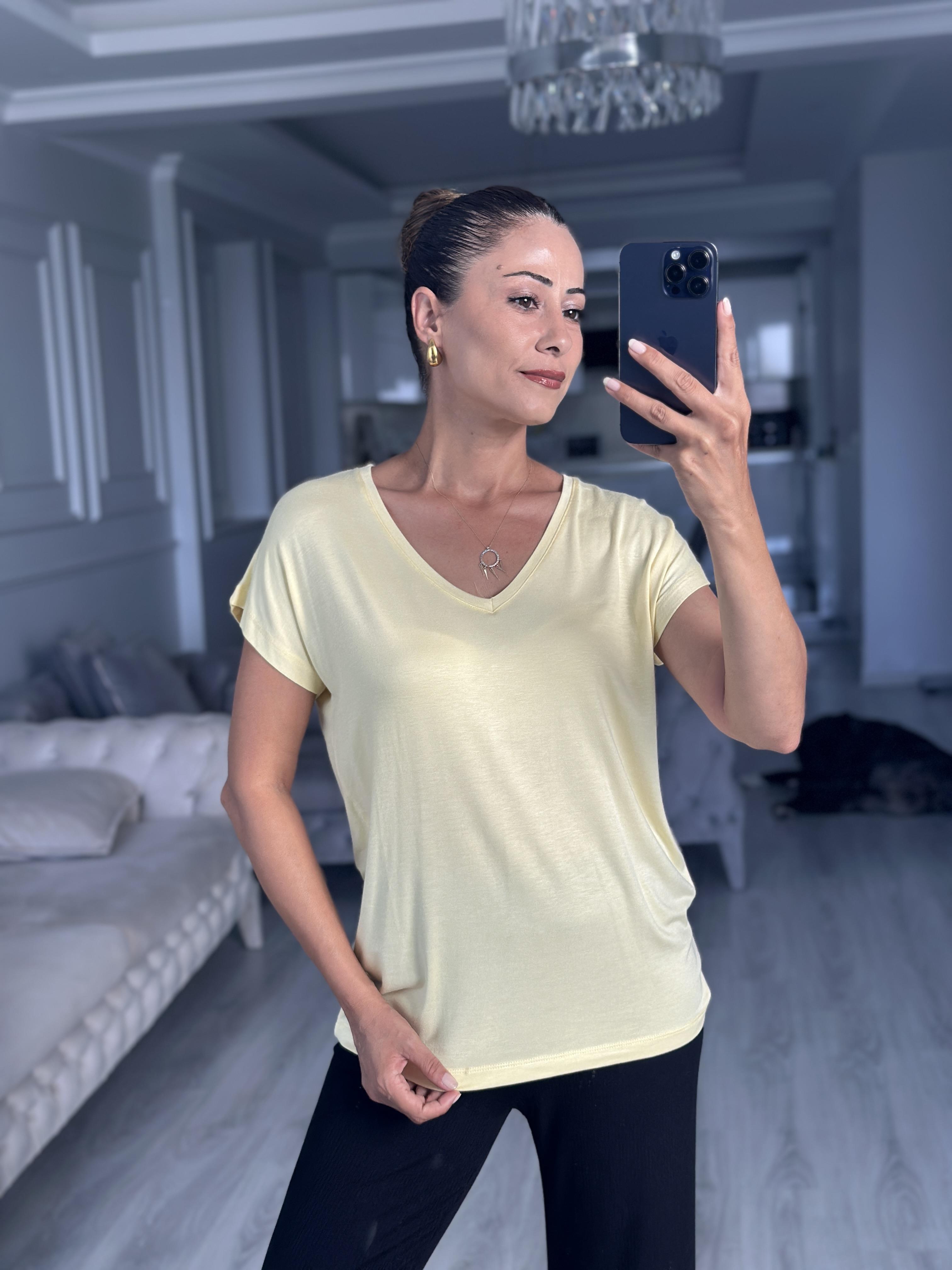 Sarı V Yaka Kısa Yarasa Kol Basic Kadın T-Shirt