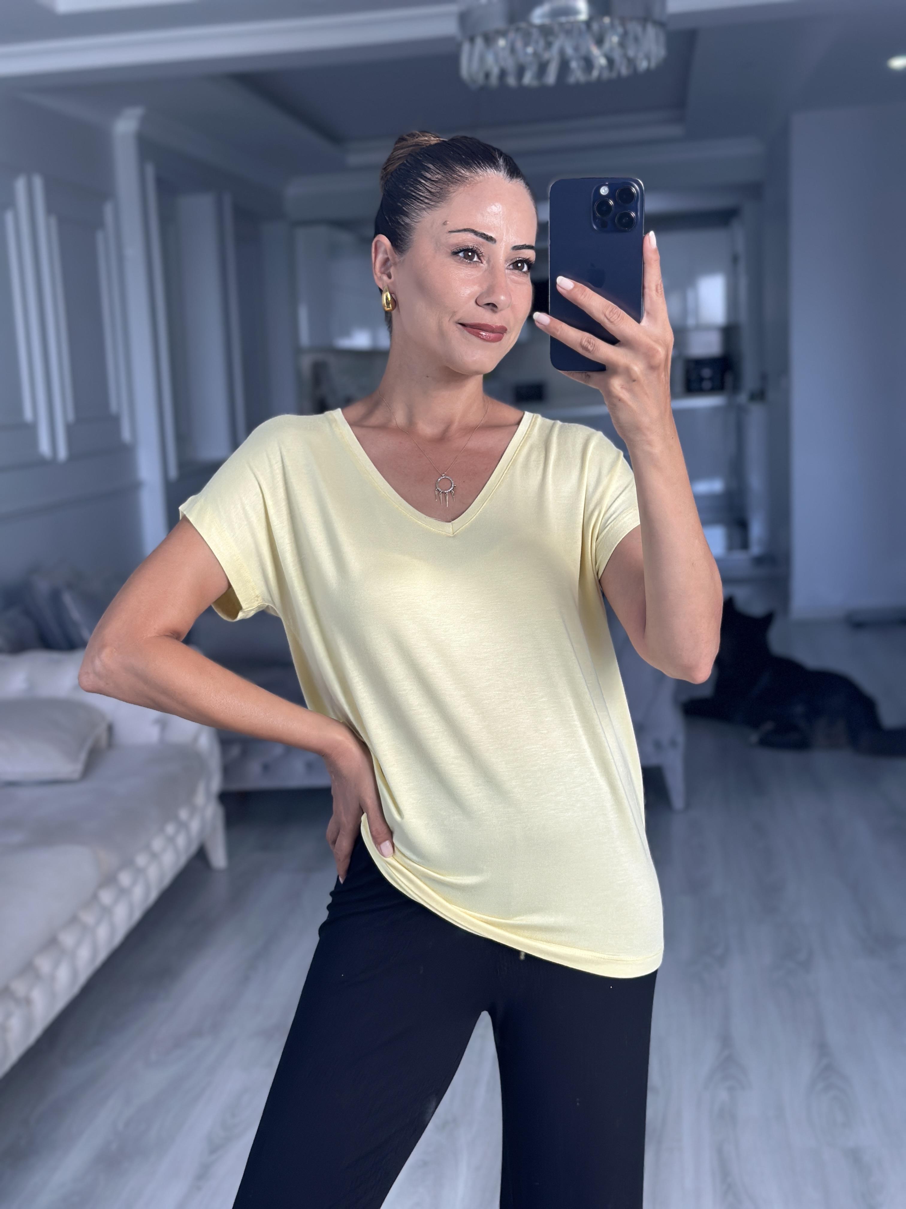 Sarı V Yaka Kısa Yarasa Kol Basic Kadın T-Shirt