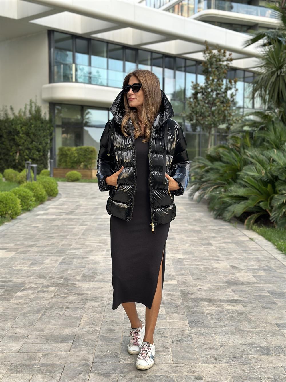 Siyah Astronot Kapüşonlu Kadın Şişme Mont