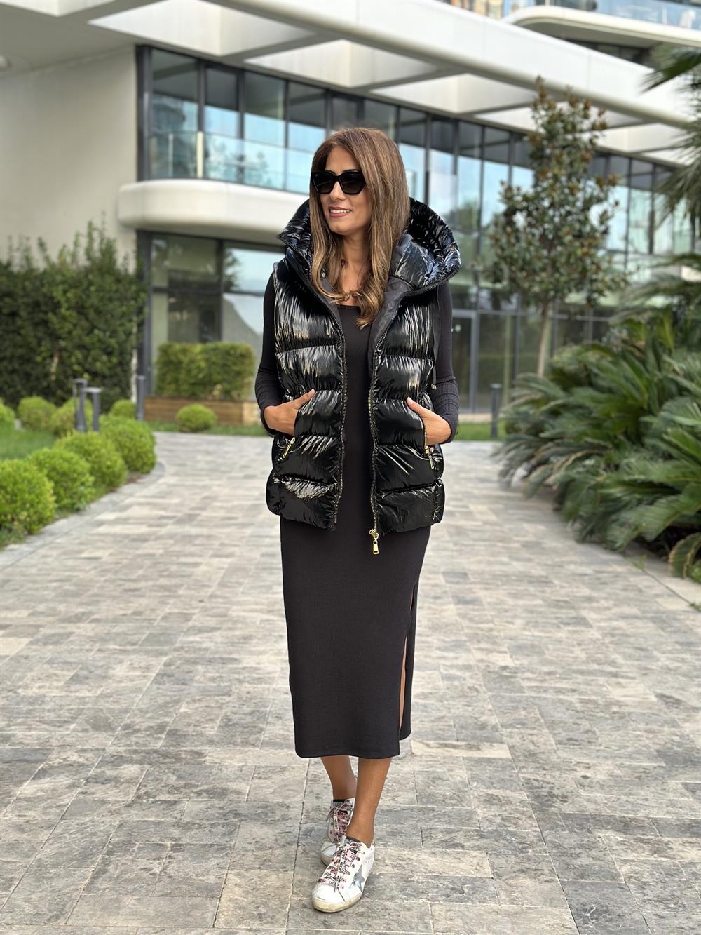 Siyah Astronot Kapüşonlu Kadın Şişme Yelek