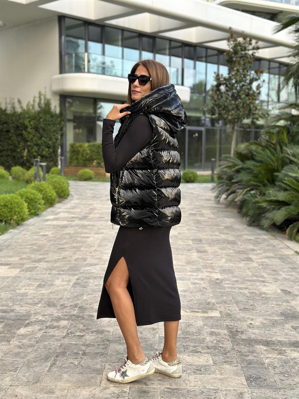 Siyah Astronot Kapüşonlu Kadın Şişme Yelek