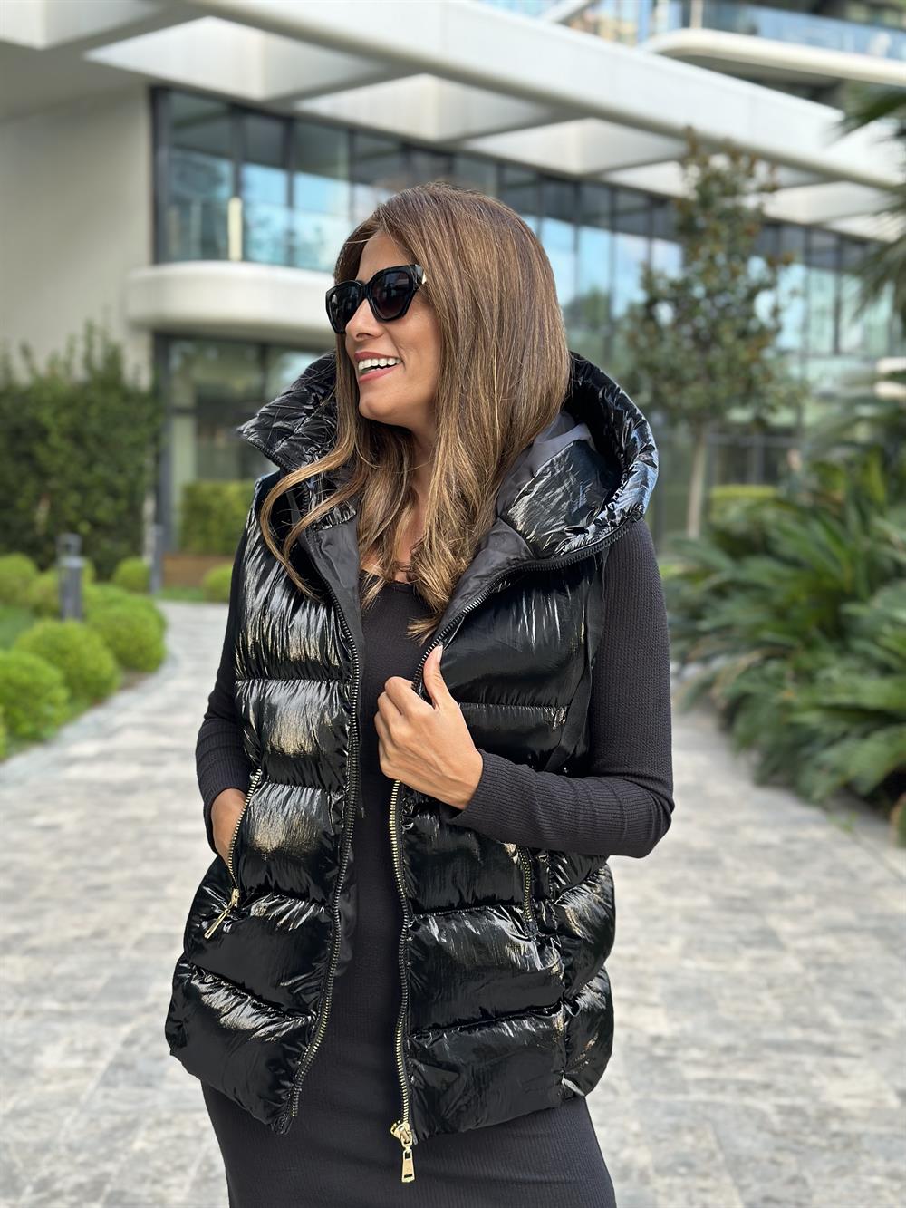 Siyah Astronot Kapüşonlu Kadın Şişme Yelek