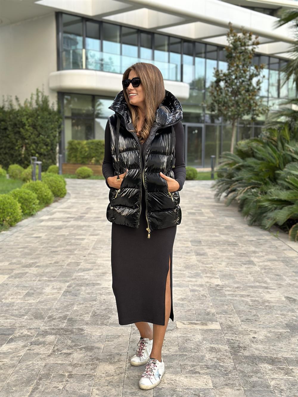 Siyah Astronot Kapüşonlu Kadın Şişme Yelek