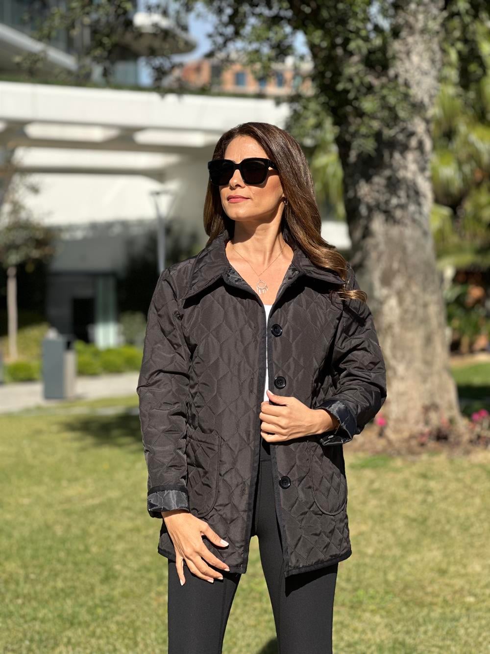 Siyah Balıksırtı Desenli Kapitone Kadın Mont