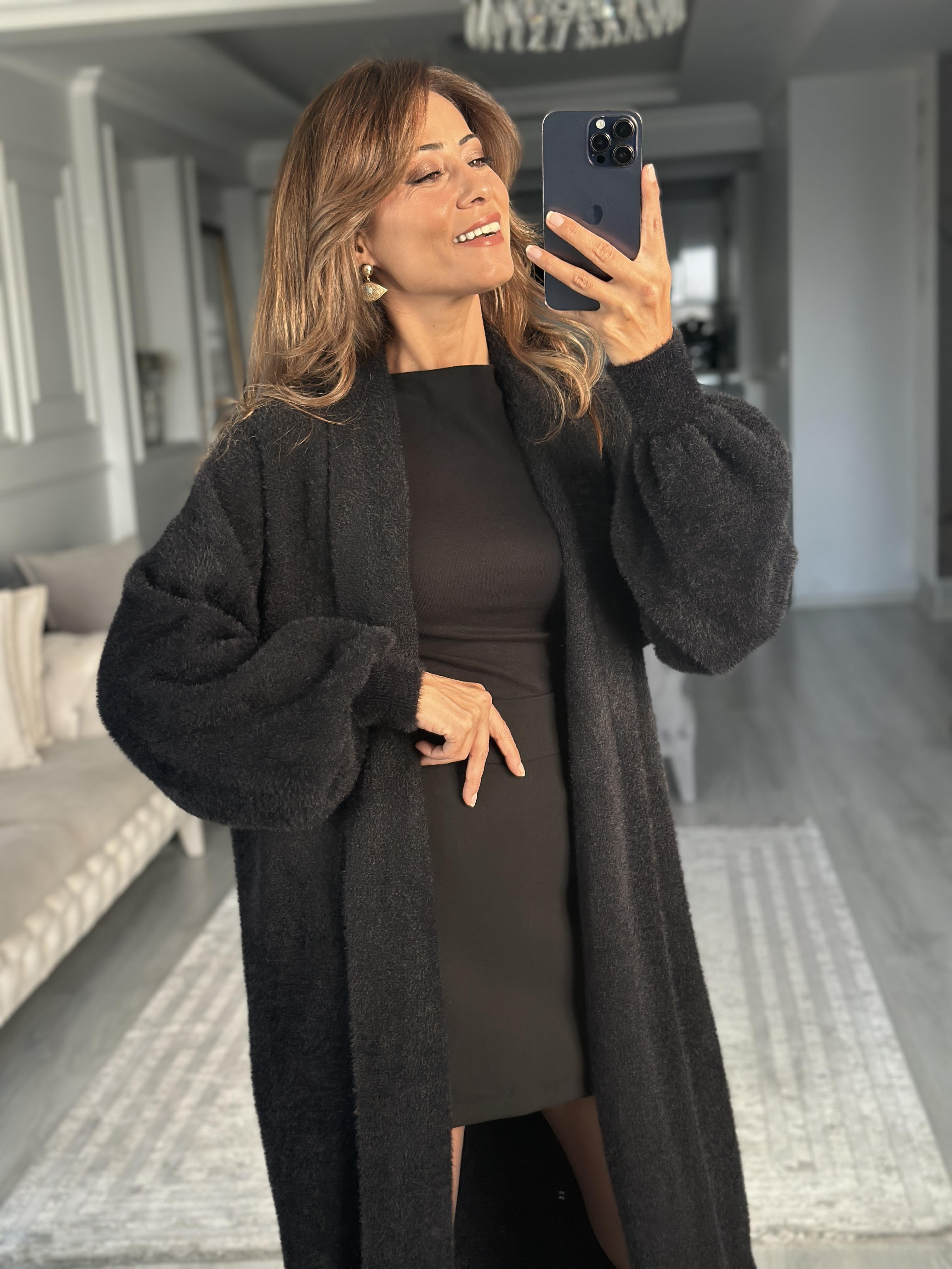 Siyah Balon Kol Sakallı Uzun Kadın Triko Hırka 