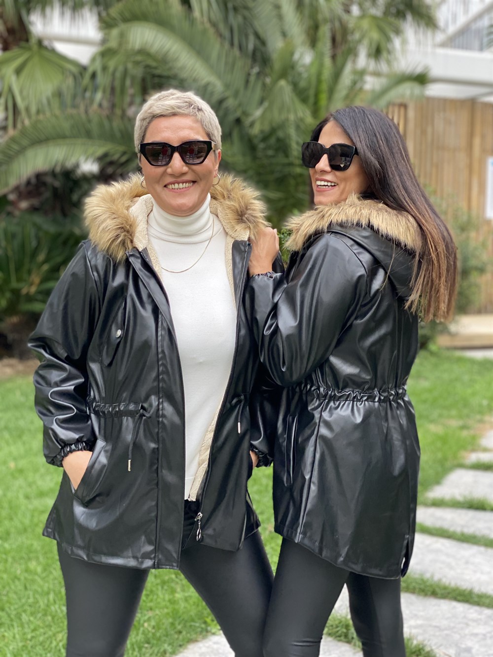 Siyah Bel Büzgülü İçi Kürklü Kapüşonlu Deri Kadın Parka