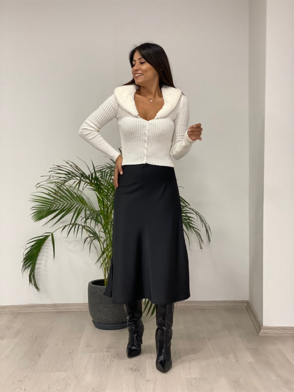 Siyah Beli Lastikli Saten Kadın Etek