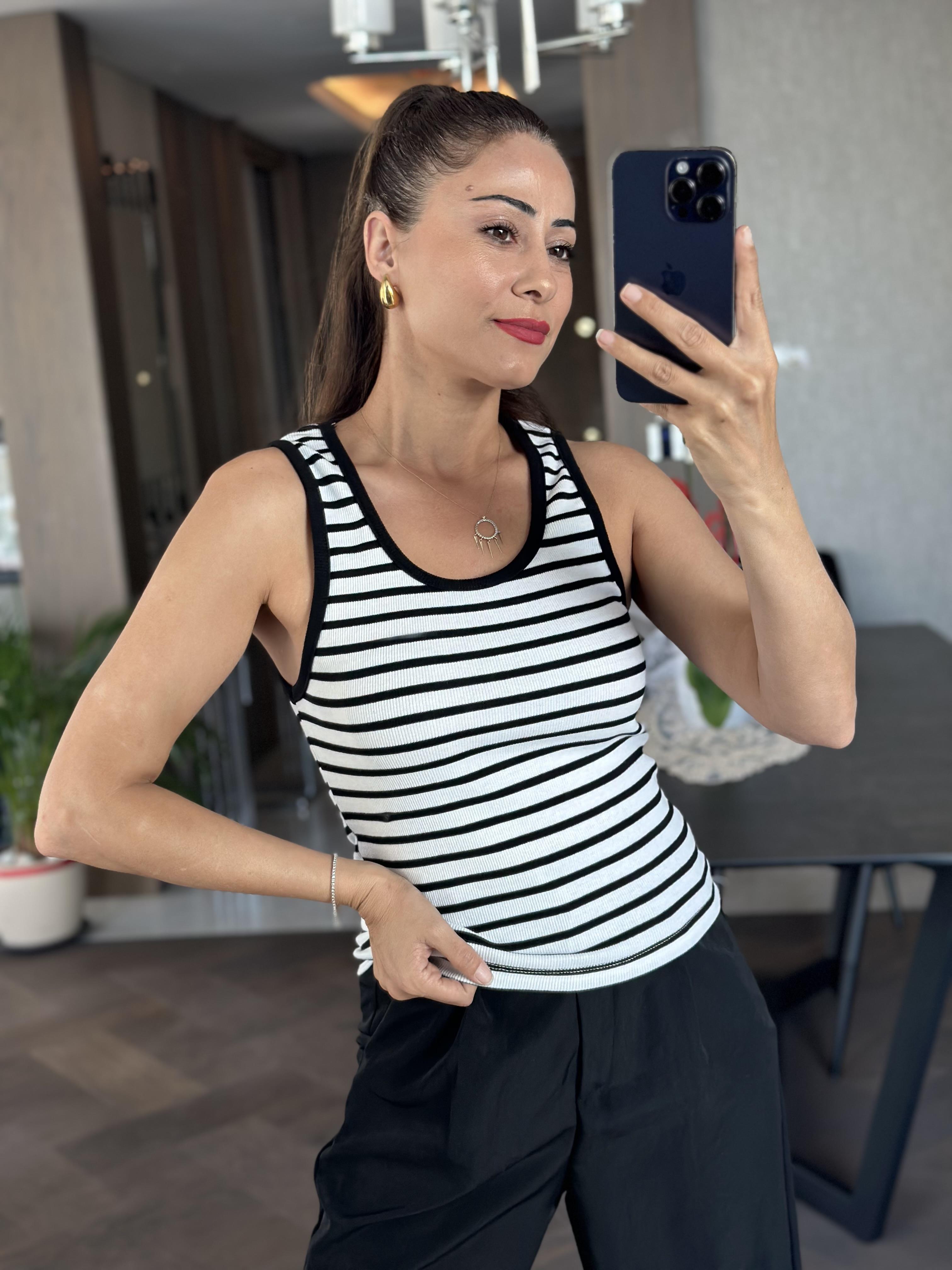 Siyah Beyaz Çizgili U Yaka Sıfır Kol Fitilli Kaşkorse  Kadın Body